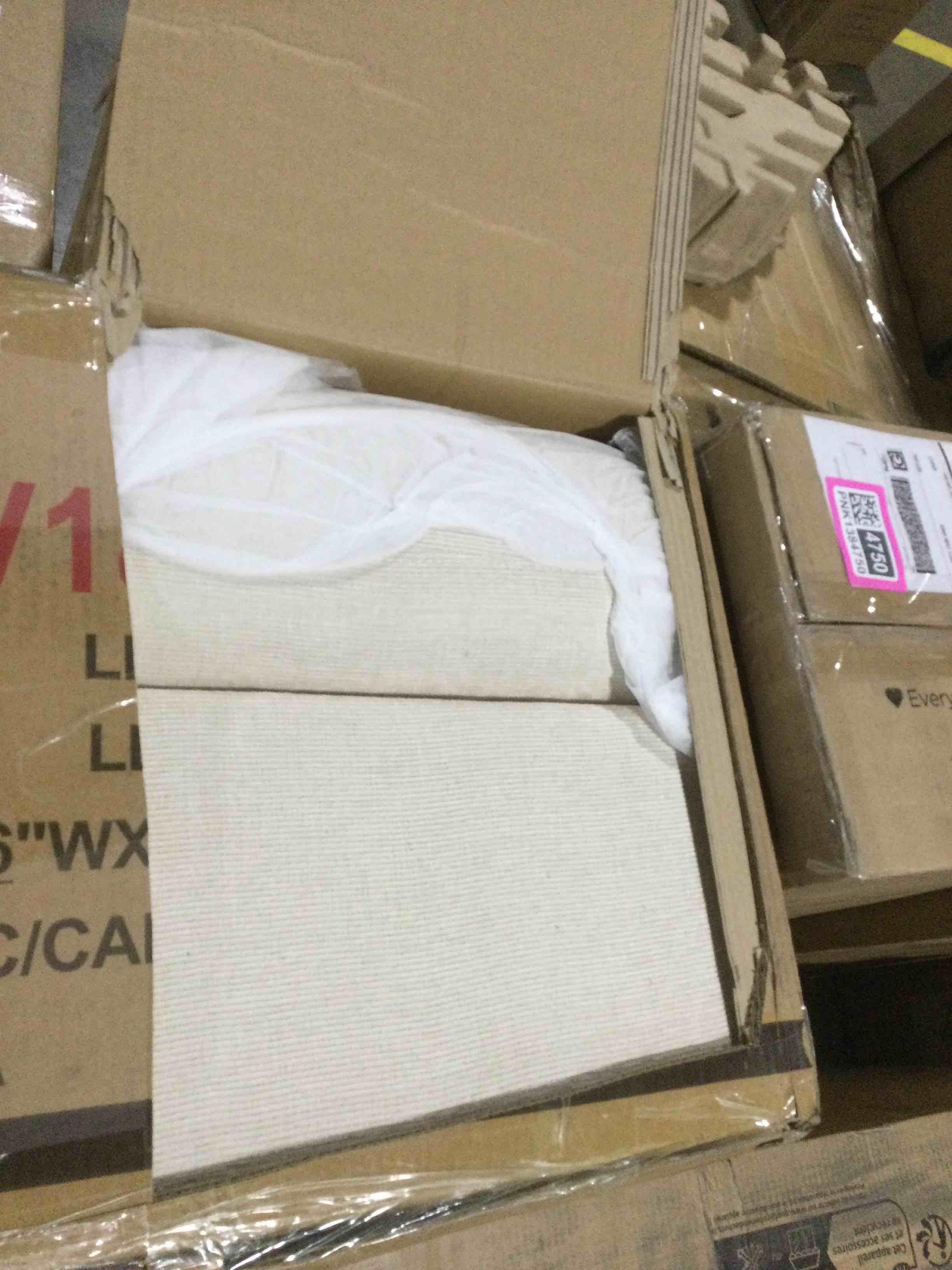 https://s3.amazonaws.com/lotting-images-prod/bidfta/PNK1384768_1737469483764.jpeg
