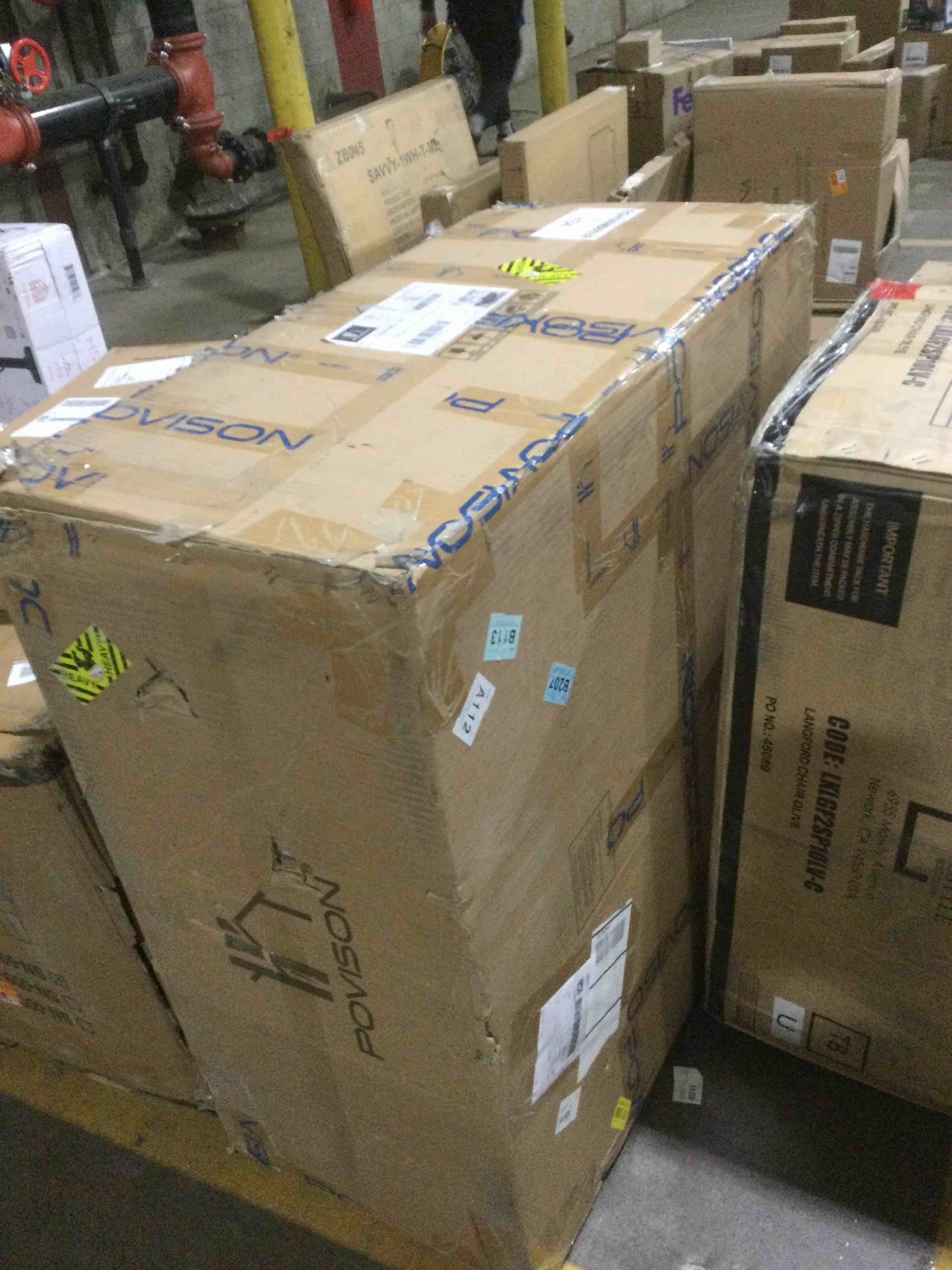 https://s3.amazonaws.com/lotting-images-prod/bidfta/PNK1385154_1738163499504.jpeg