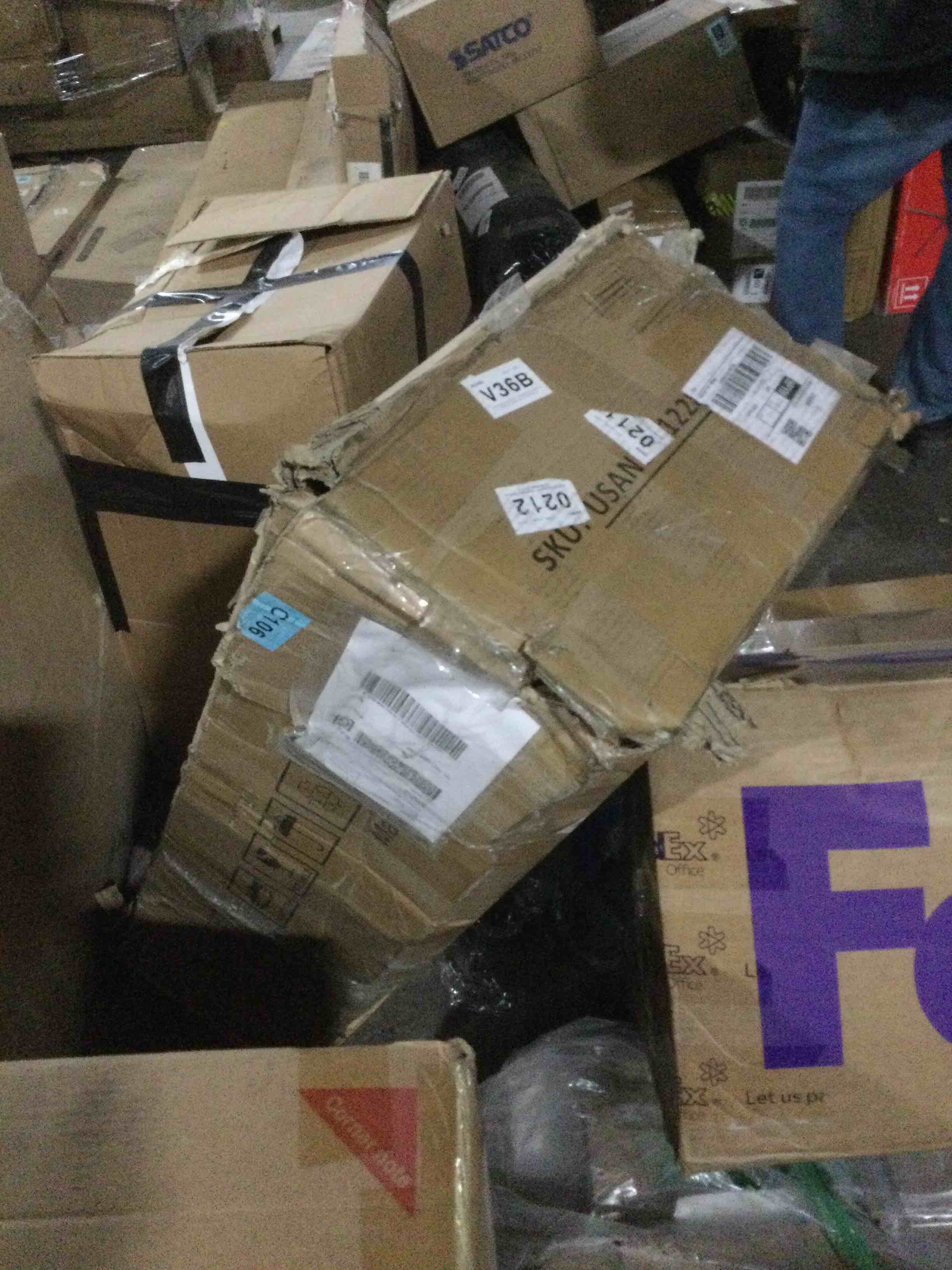 https://s3.amazonaws.com/lotting-images-prod/bidfta/PNK1385601_1741193441314.jpeg