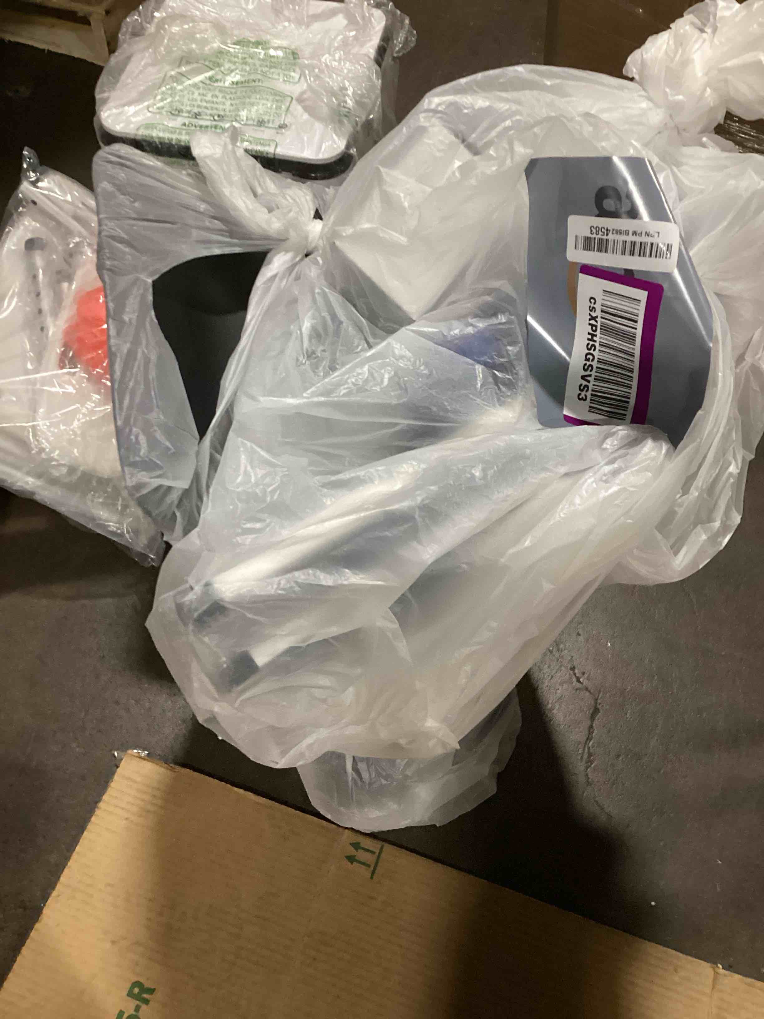 https://s3.amazonaws.com/lotting-images-prod/bidfta/PNK1387494_1731012270374.jpeg
