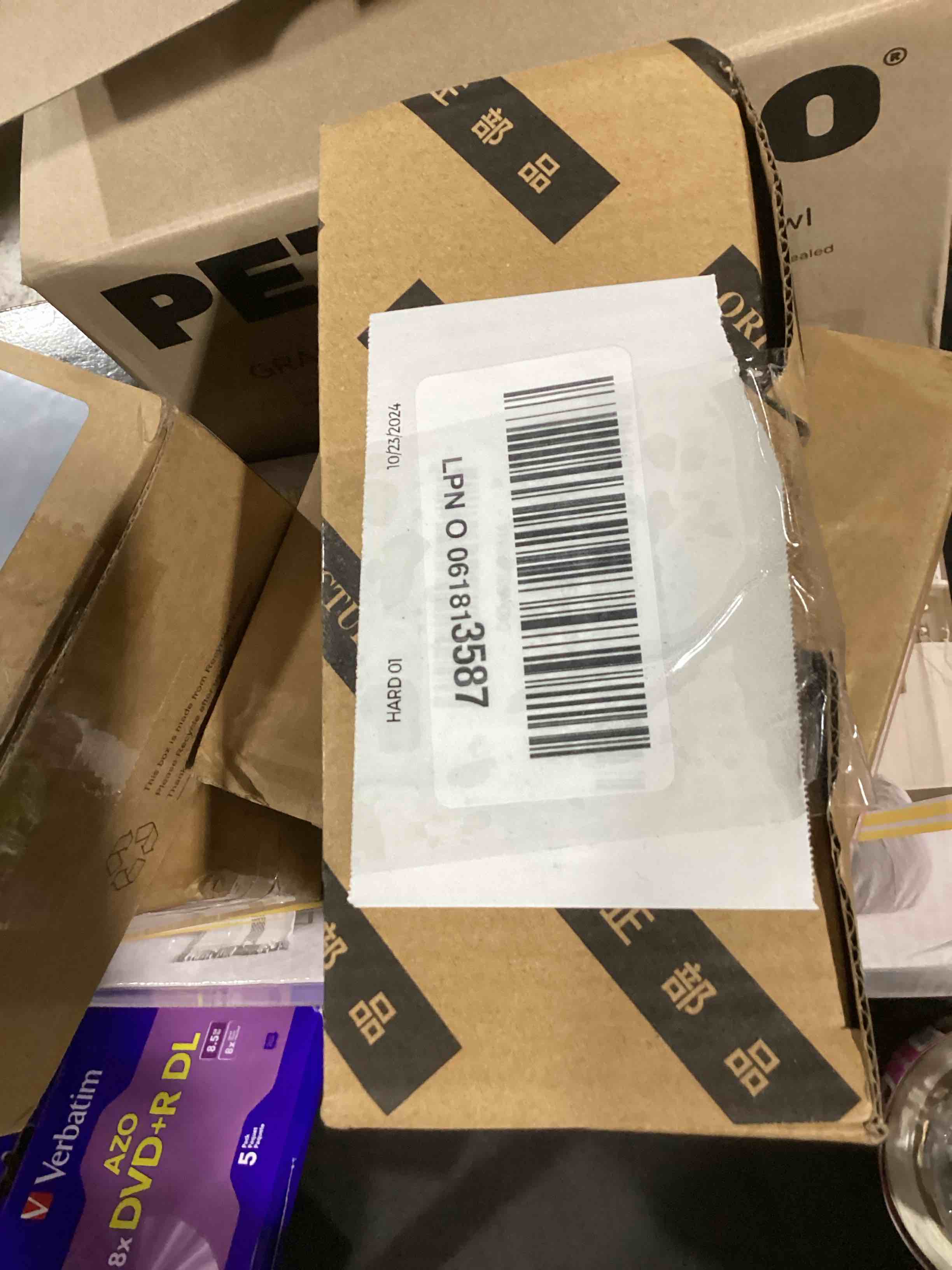 https://s3.amazonaws.com/lotting-images-prod/bidfta/PNK1389600_1731619373342.jpeg