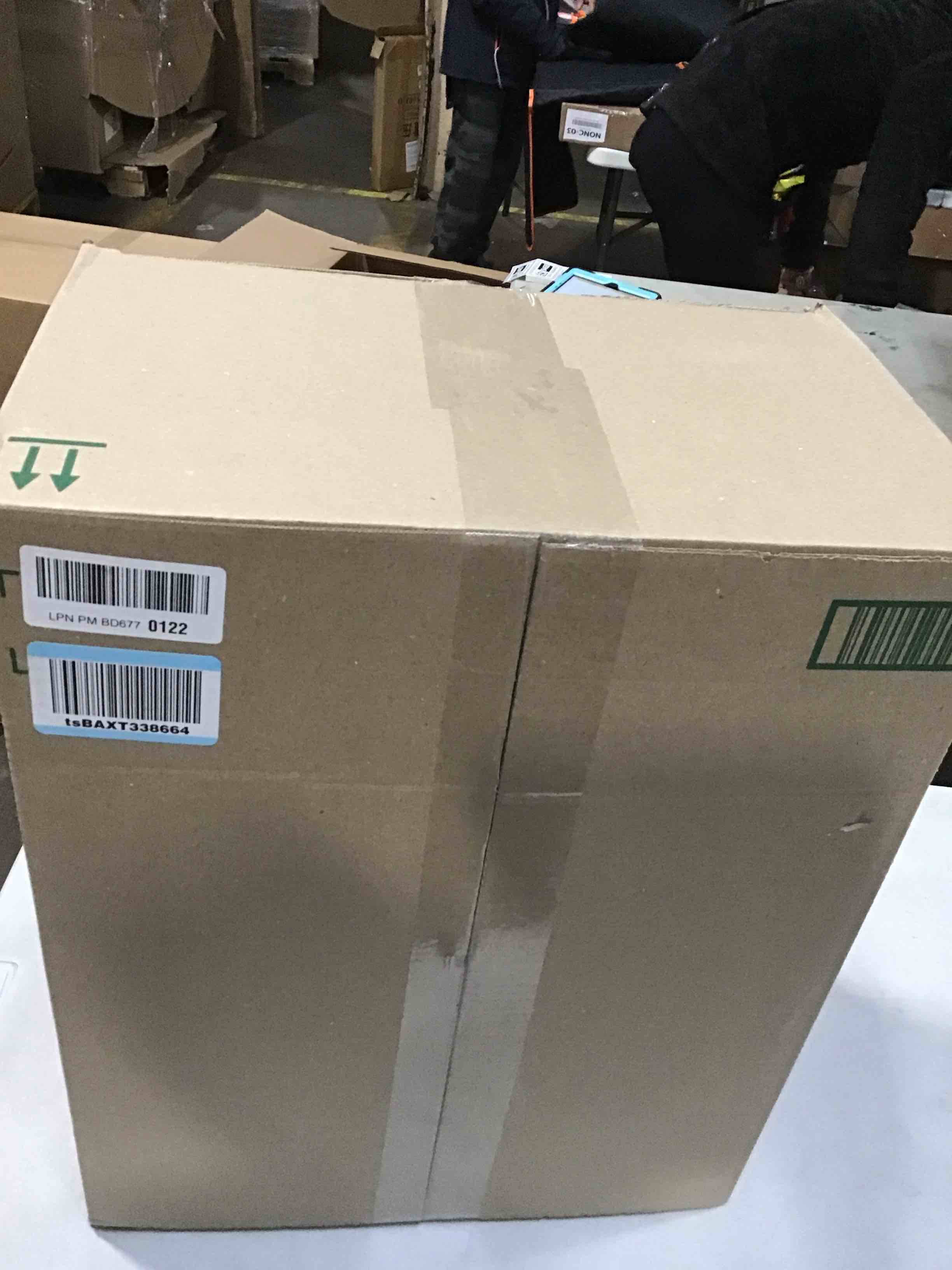 https://s3.amazonaws.com/lotting-images-prod/bidfta/PNK1390957_1732033428045.jpeg
