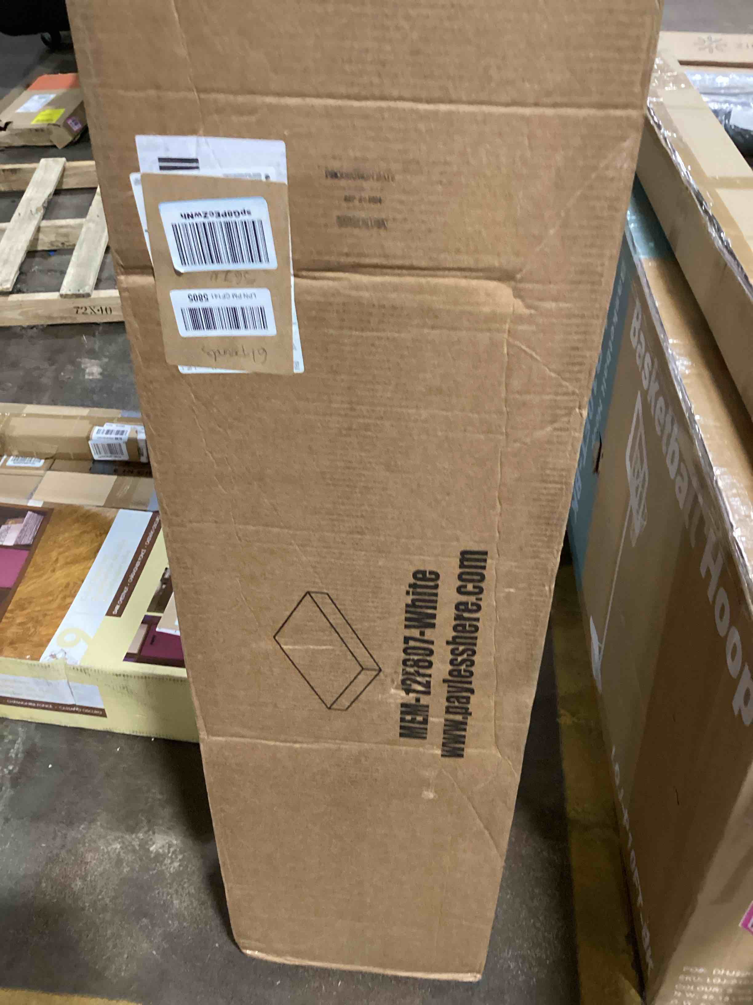 https://s3.amazonaws.com/lotting-images-prod/bidfta/PNK1396989_1733865771307.jpeg