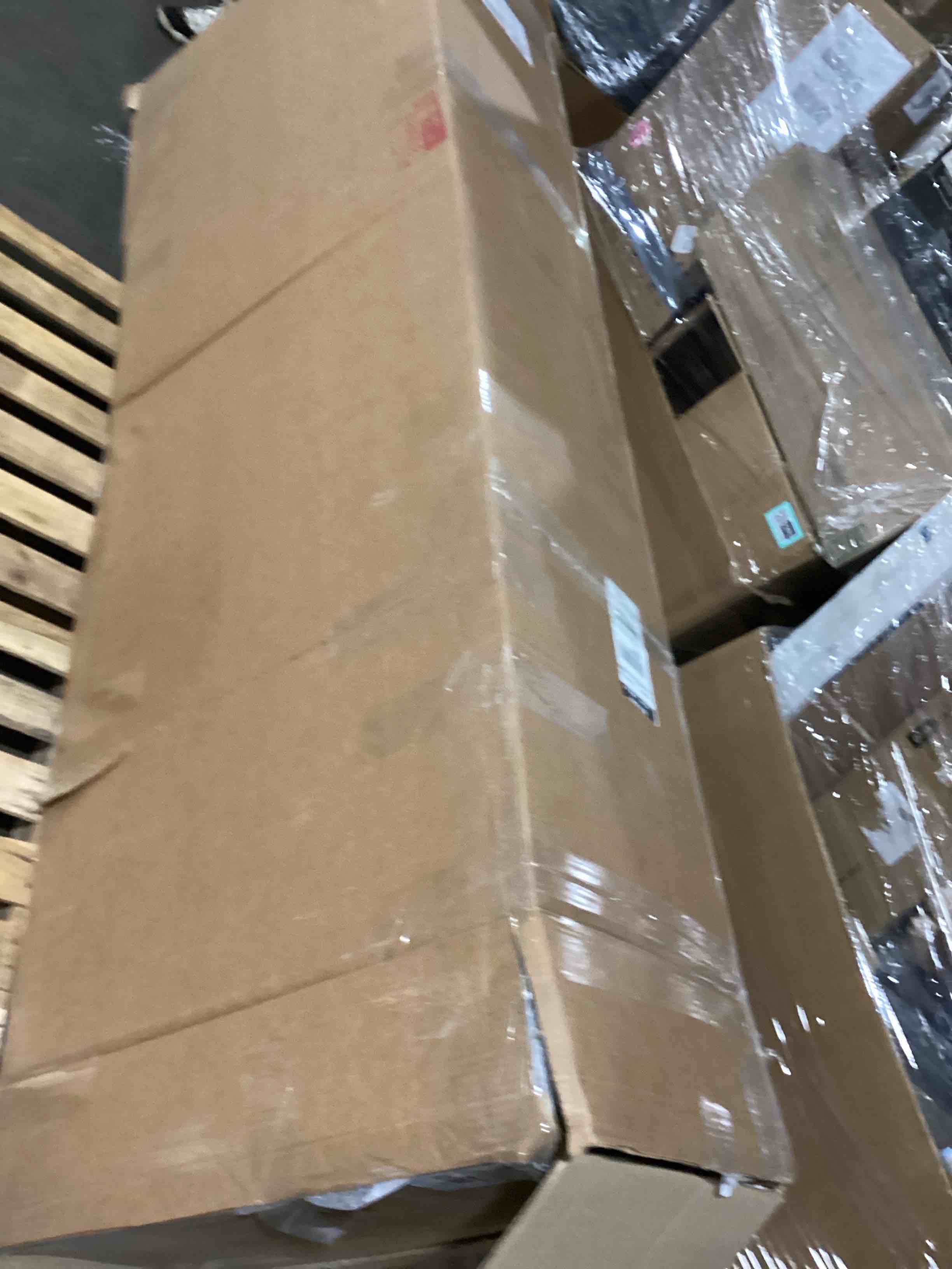 https://s3.amazonaws.com/lotting-images-prod/bidfta/PNK1400263_1733841401950.jpeg