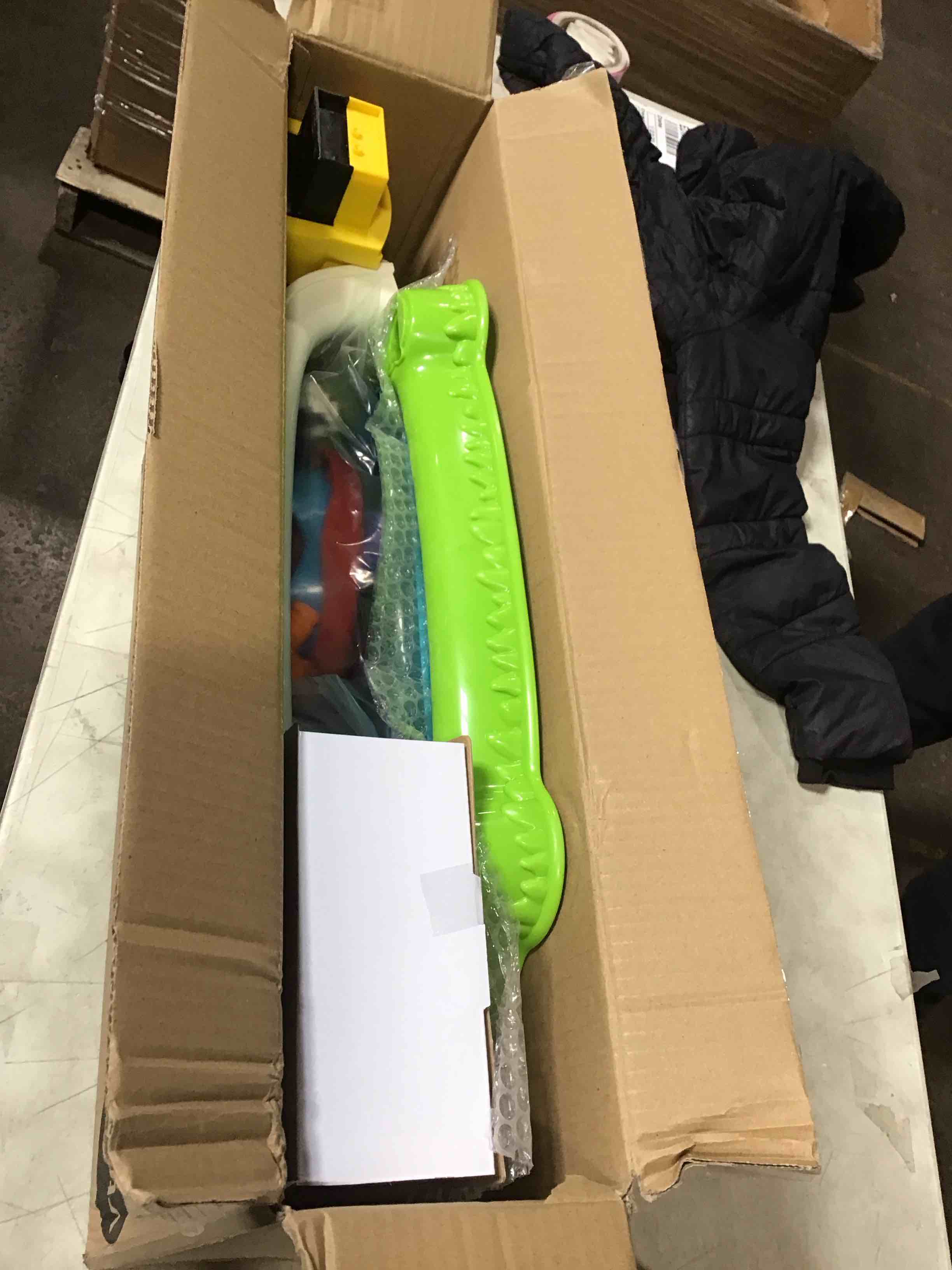 https://s3.amazonaws.com/lotting-images-prod/bidfta/PNK1401663_1738171561966.jpeg