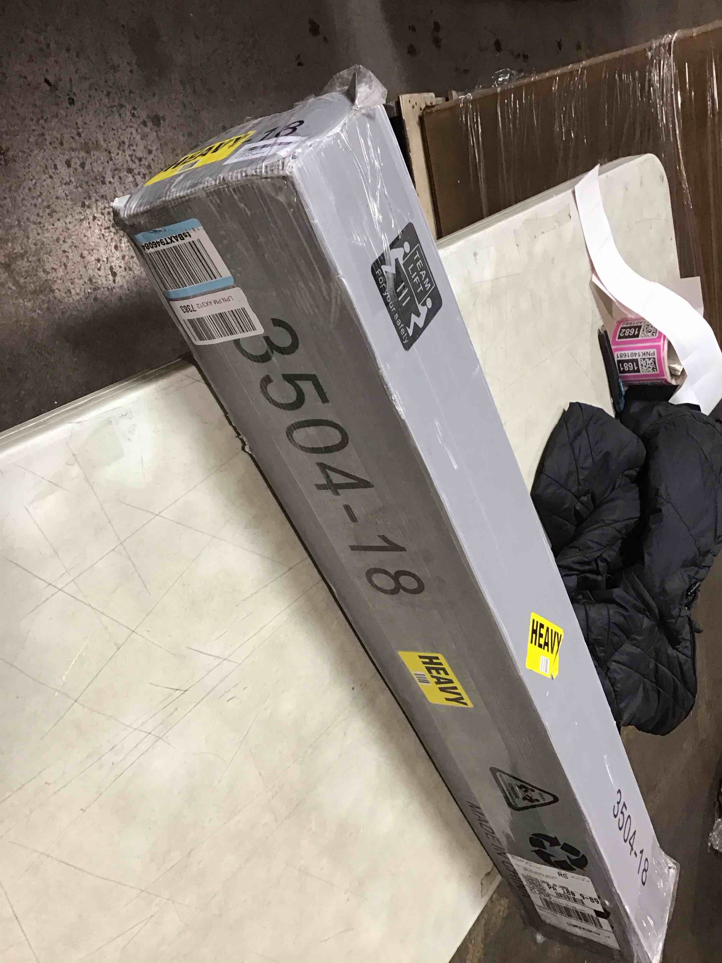 Queen-Bed-Frame / 18 Inch Metal Platform Bed Frame Queen Size/Reinforced Steel Slats Support/No Box Spring Needed/Heavy Duty Mattress Foundation/Easy Assembly/Noise Free/Black