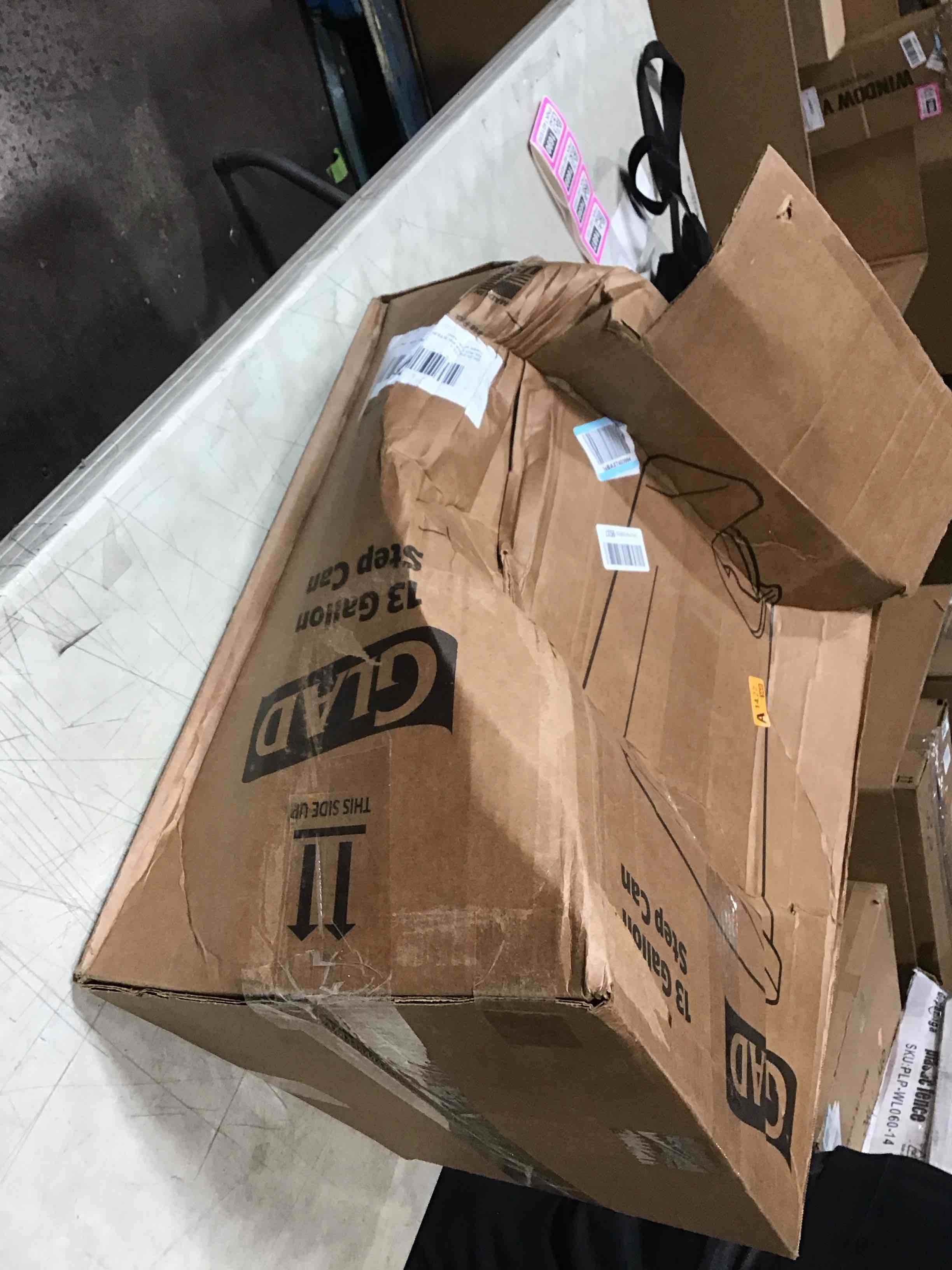 https://s3.amazonaws.com/lotting-images-prod/bidfta/PNK1401687_1738177162666.jpeg