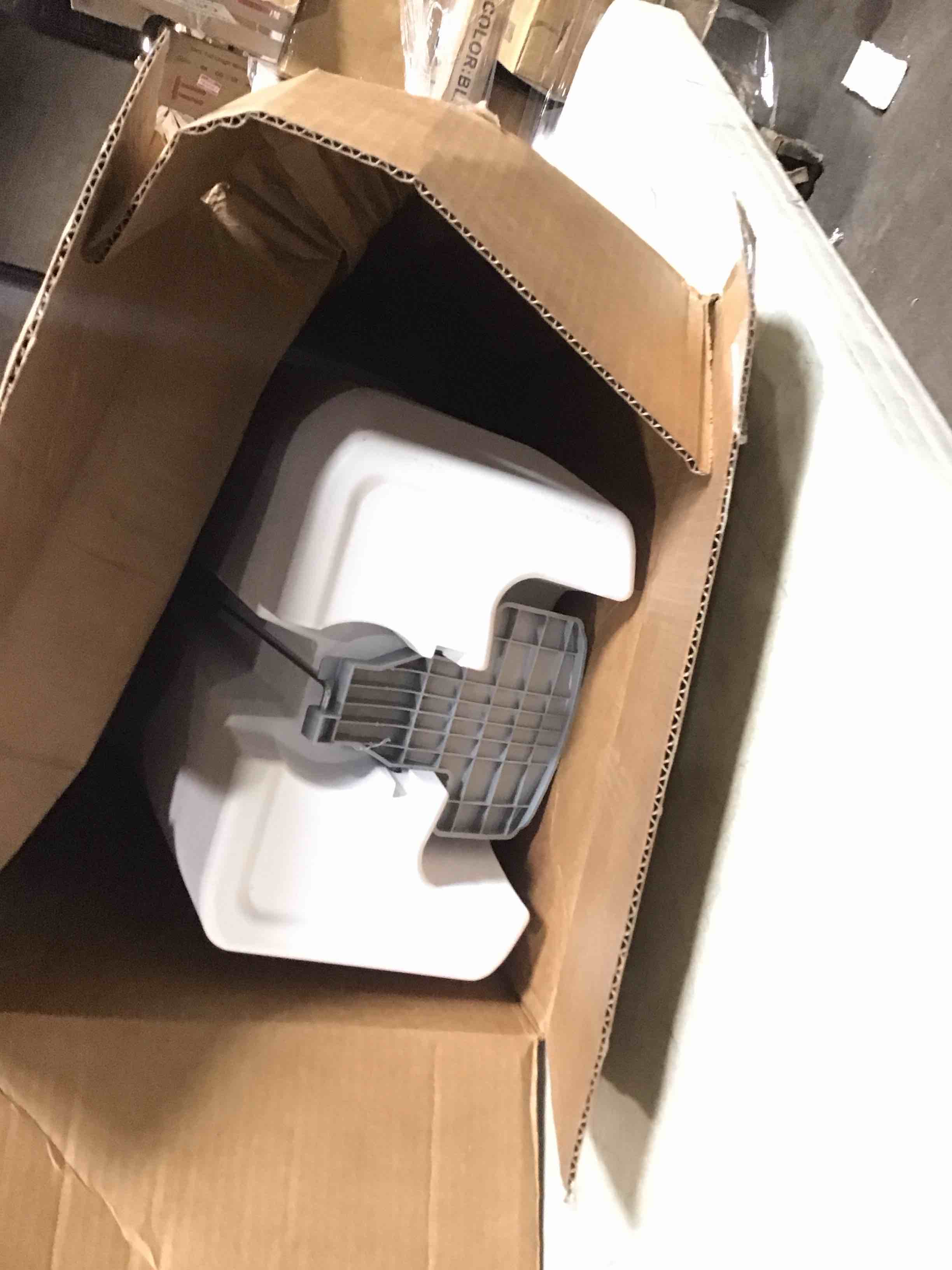 https://s3.amazonaws.com/lotting-images-prod/bidfta/PNK1401687_1738177191053.jpeg