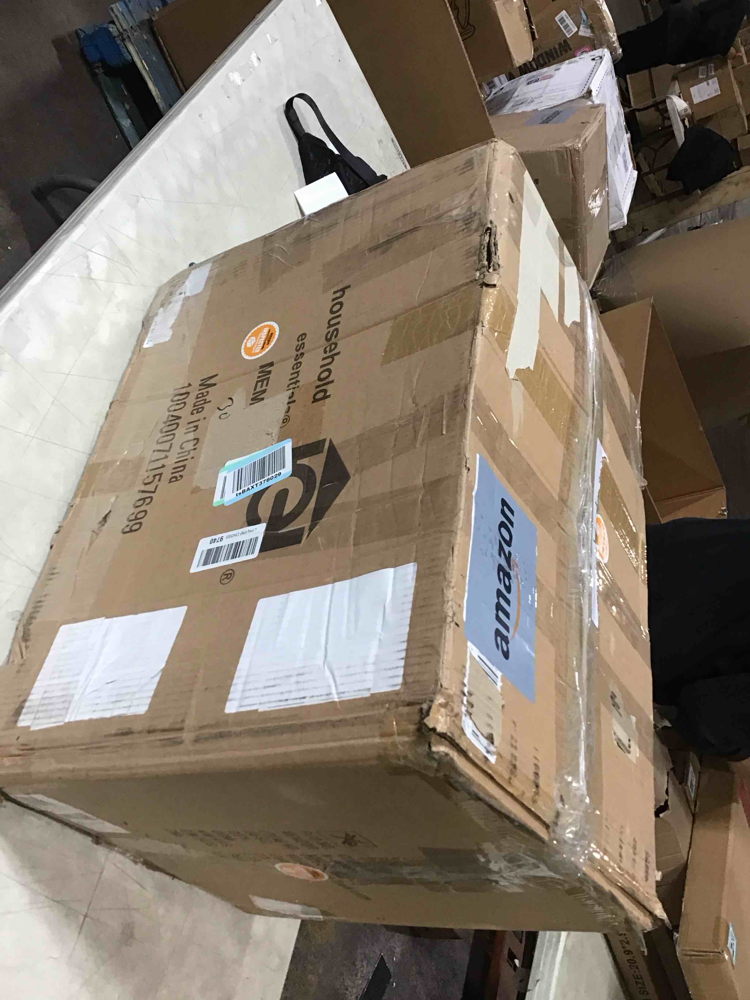 https://s3.amazonaws.com/lotting-images-prod/bidfta/PNK1401691_1738178102716.jpeg