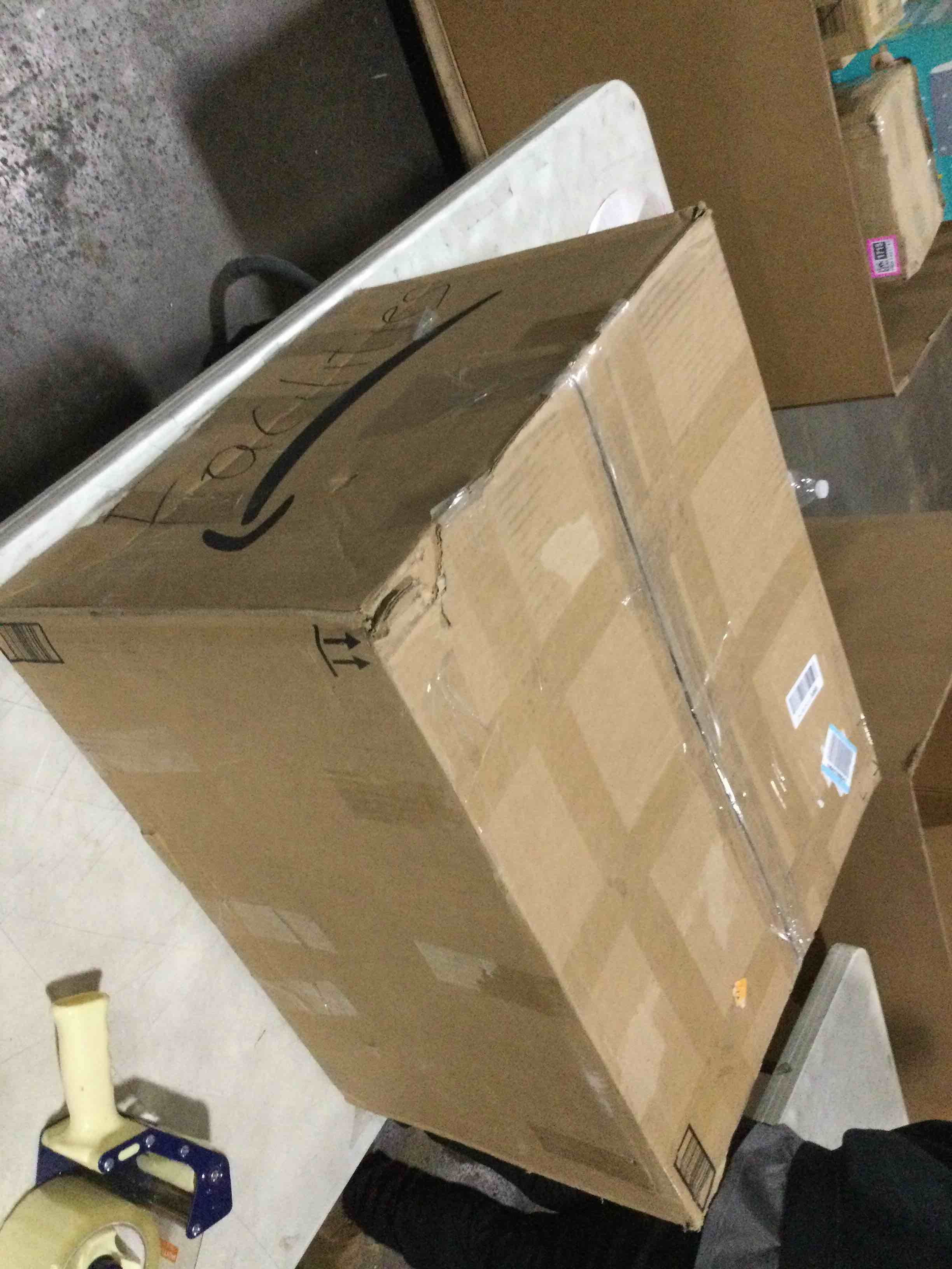 https://s3.amazonaws.com/lotting-images-prod/bidfta/PNK1401724_1738241027133.jpeg