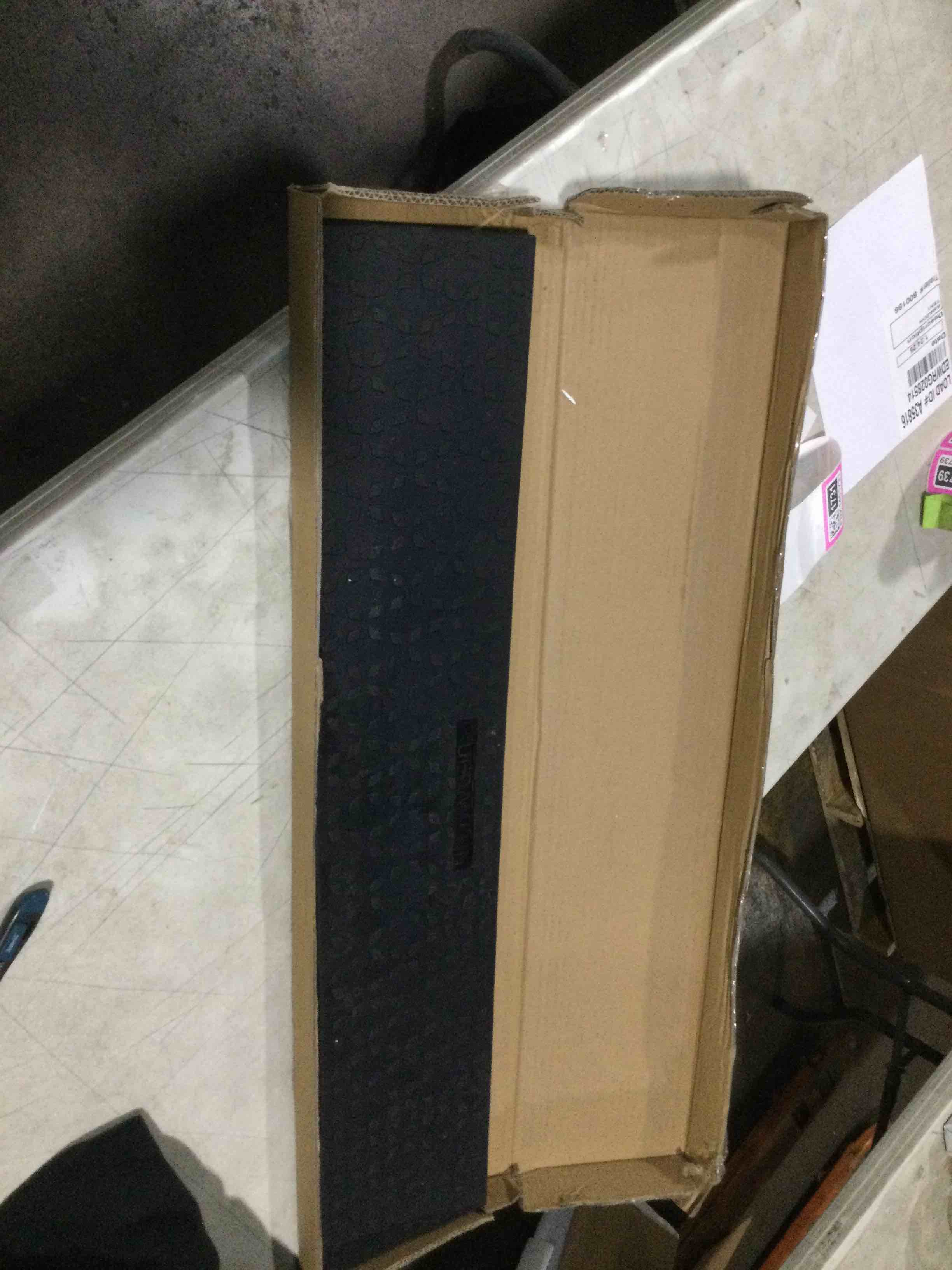 https://s3.amazonaws.com/lotting-images-prod/bidfta/PNK1401731_1738242717617.jpeg