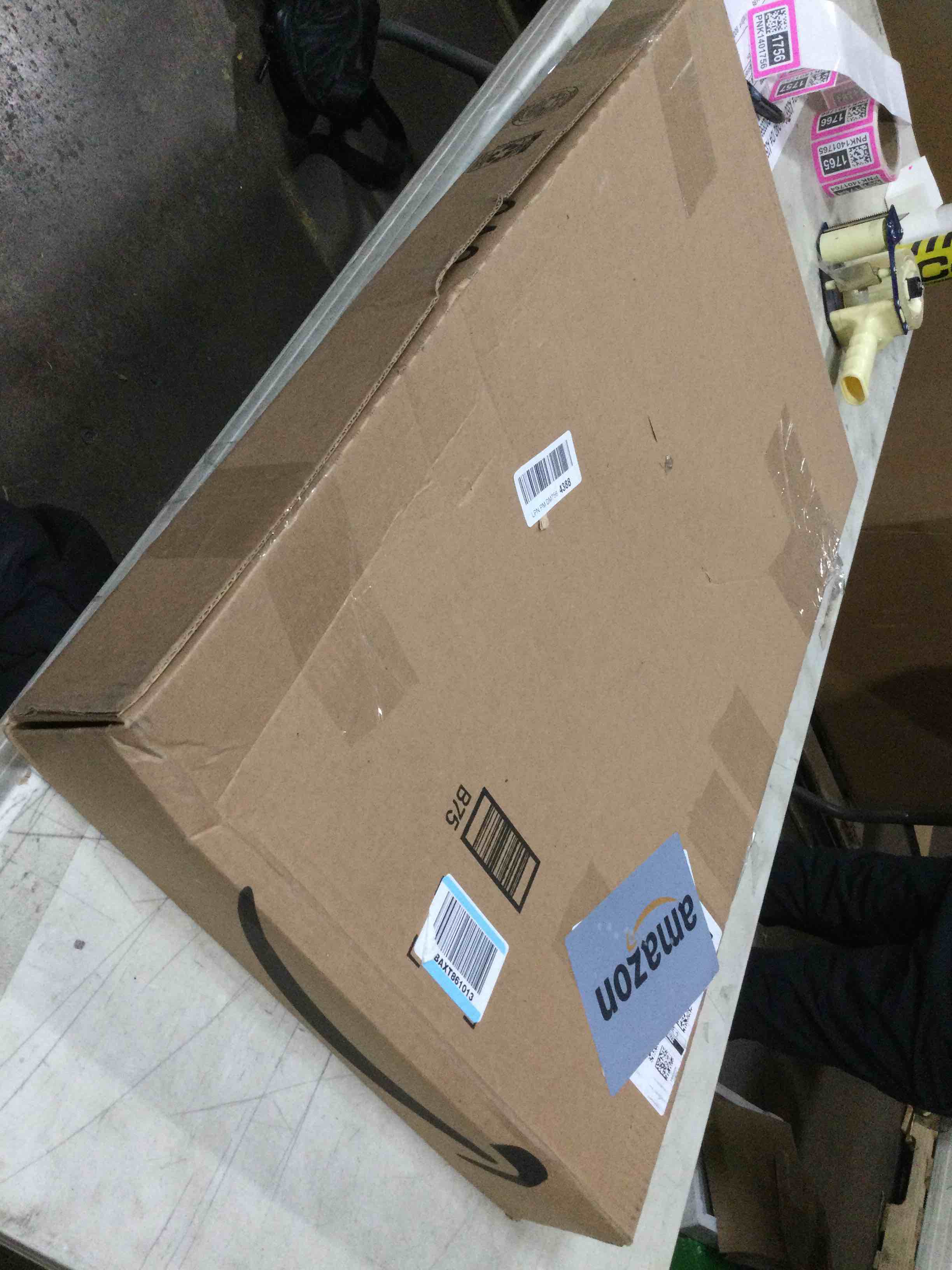 https://s3.amazonaws.com/lotting-images-prod/bidfta/PNK1401756_1738249166558.jpeg