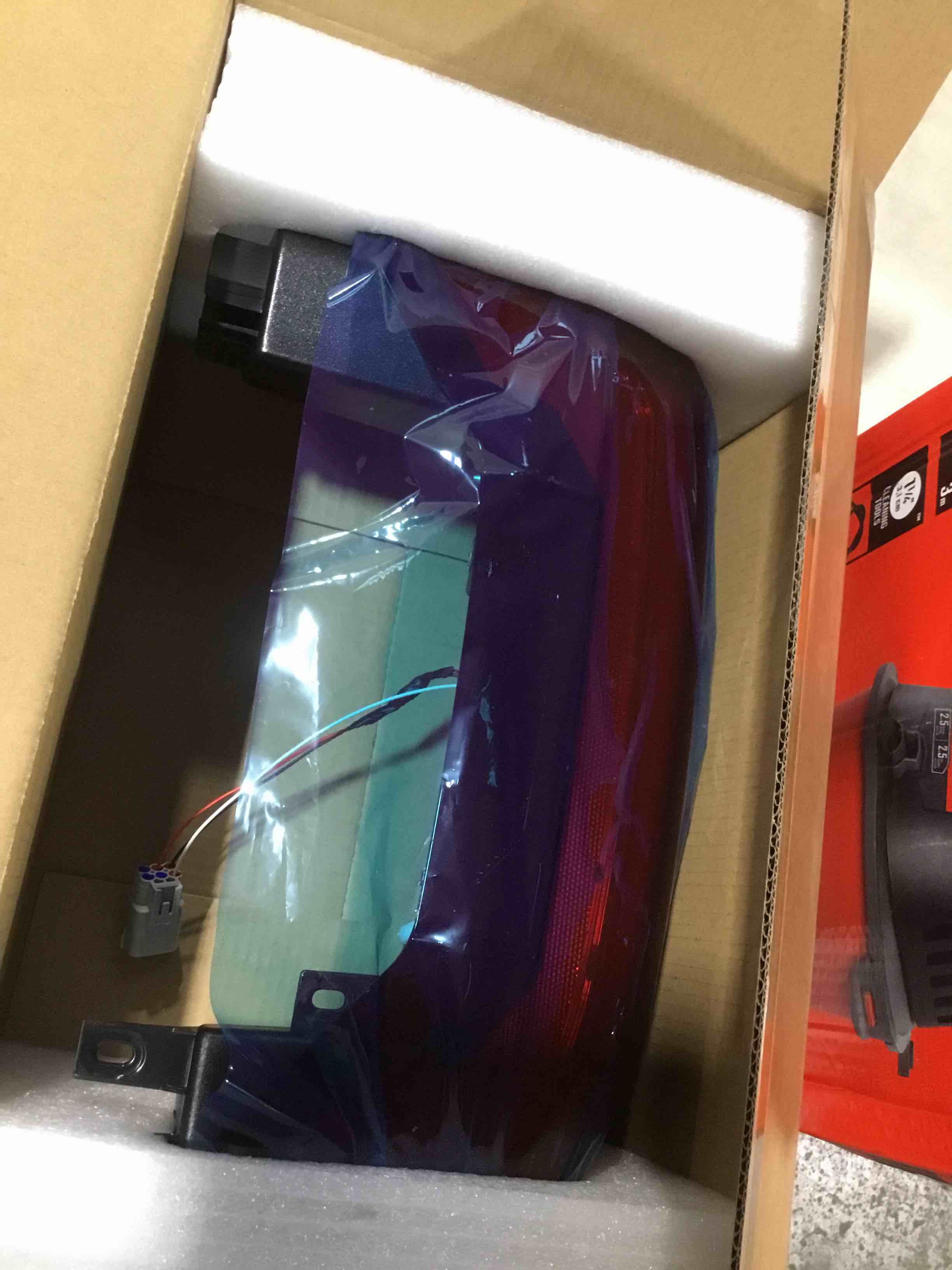 https://s3.amazonaws.com/lotting-images-prod/bidfta/PNK1401858_1738329875178.jpeg