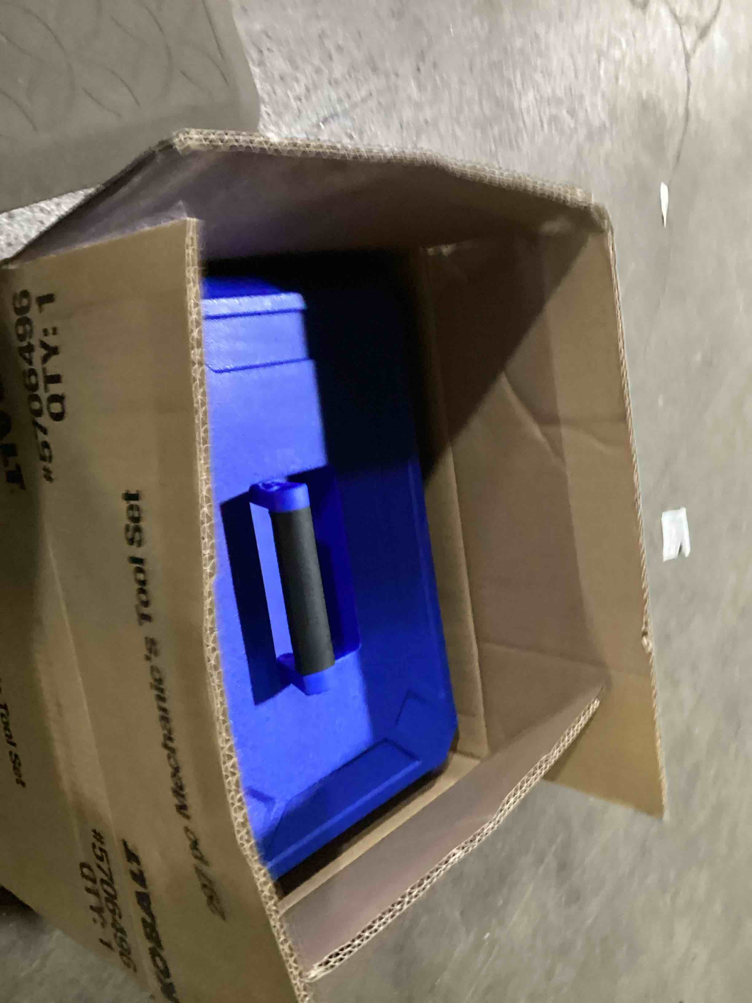 https://s3.amazonaws.com/lotting-images-prod/bidfta/PNK1403357_1736364865582.jpeg