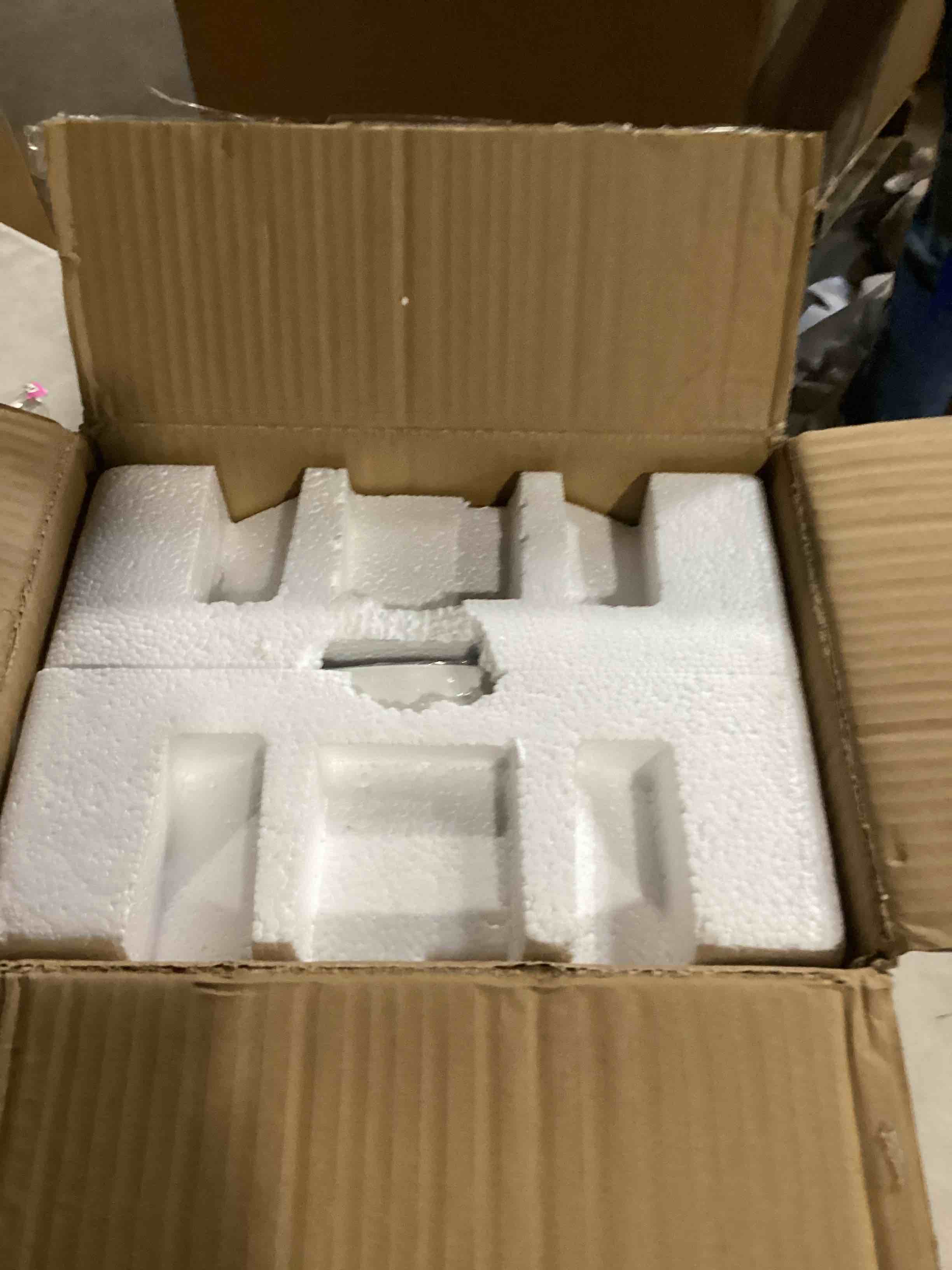 https://s3.amazonaws.com/lotting-images-prod/bidfta/PNK1404046_1736792896882.jpeg