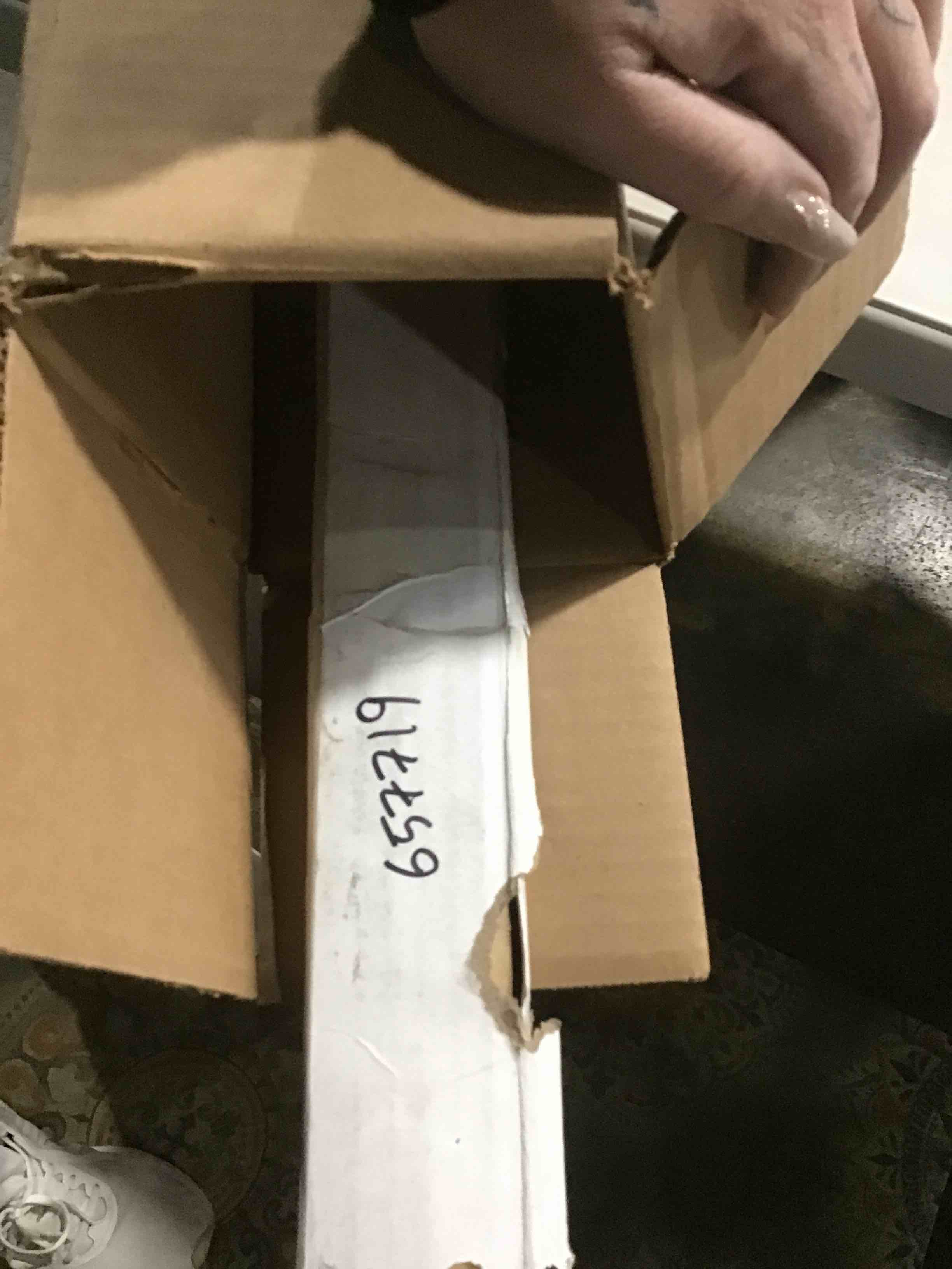 https://s3.amazonaws.com/lotting-images-prod/bidfta/PNK1404961_1738164210934.jpeg