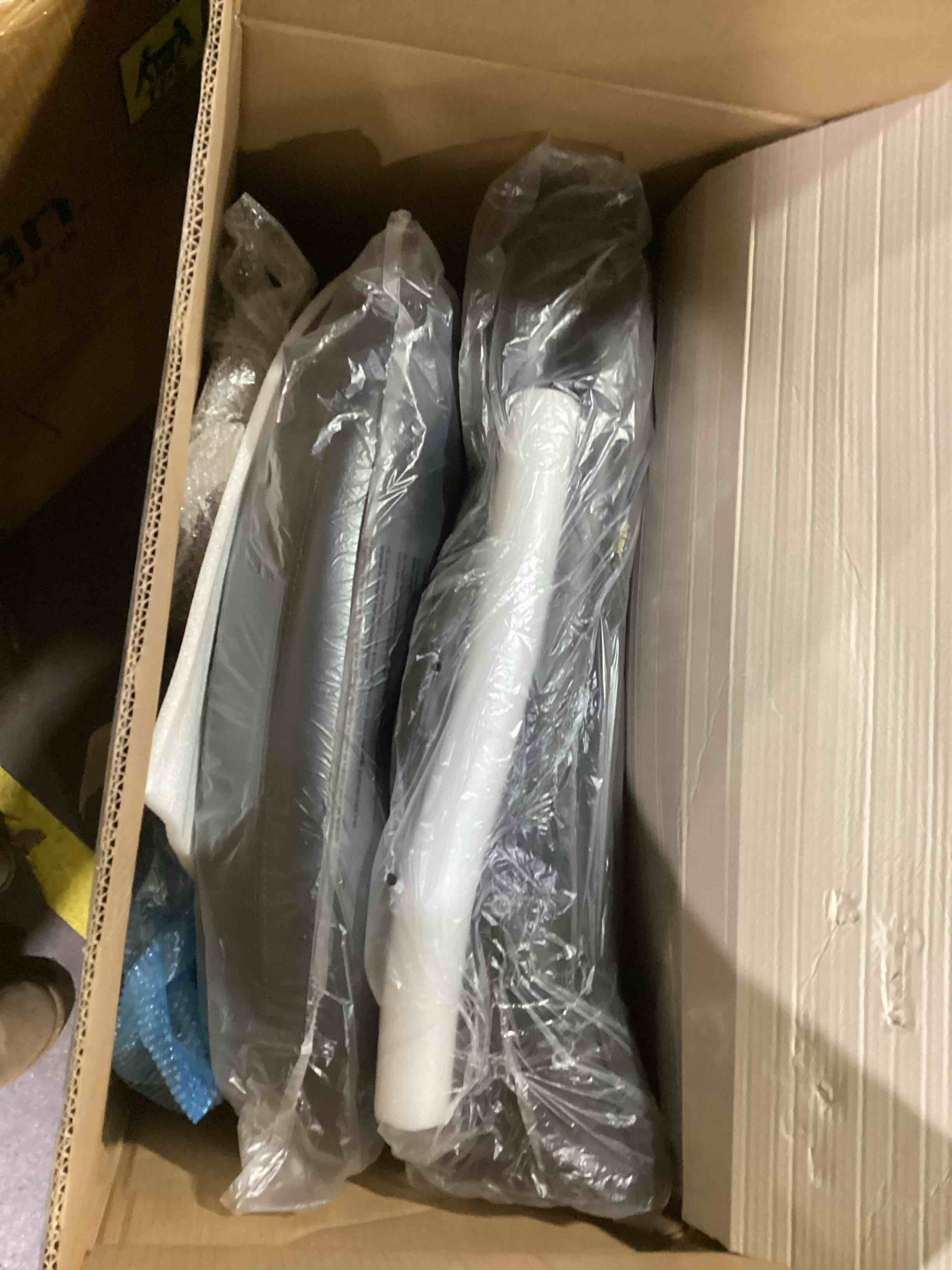 https://s3.amazonaws.com/lotting-images-prod/bidfta/PNK1405170_1734643627954.jpeg