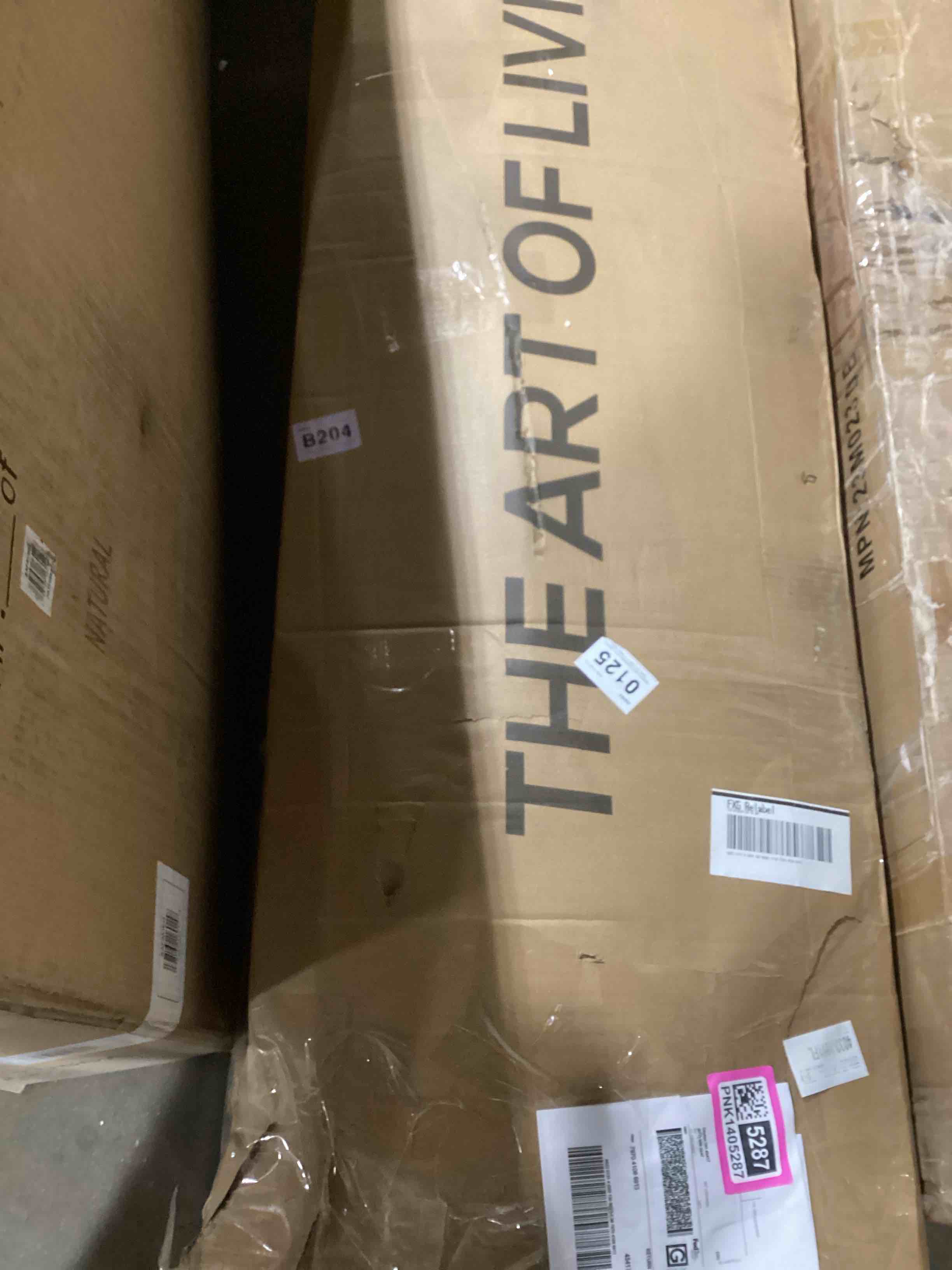 https://s3.amazonaws.com/lotting-images-prod/bidfta/PNK1405287_1734715159754.jpeg