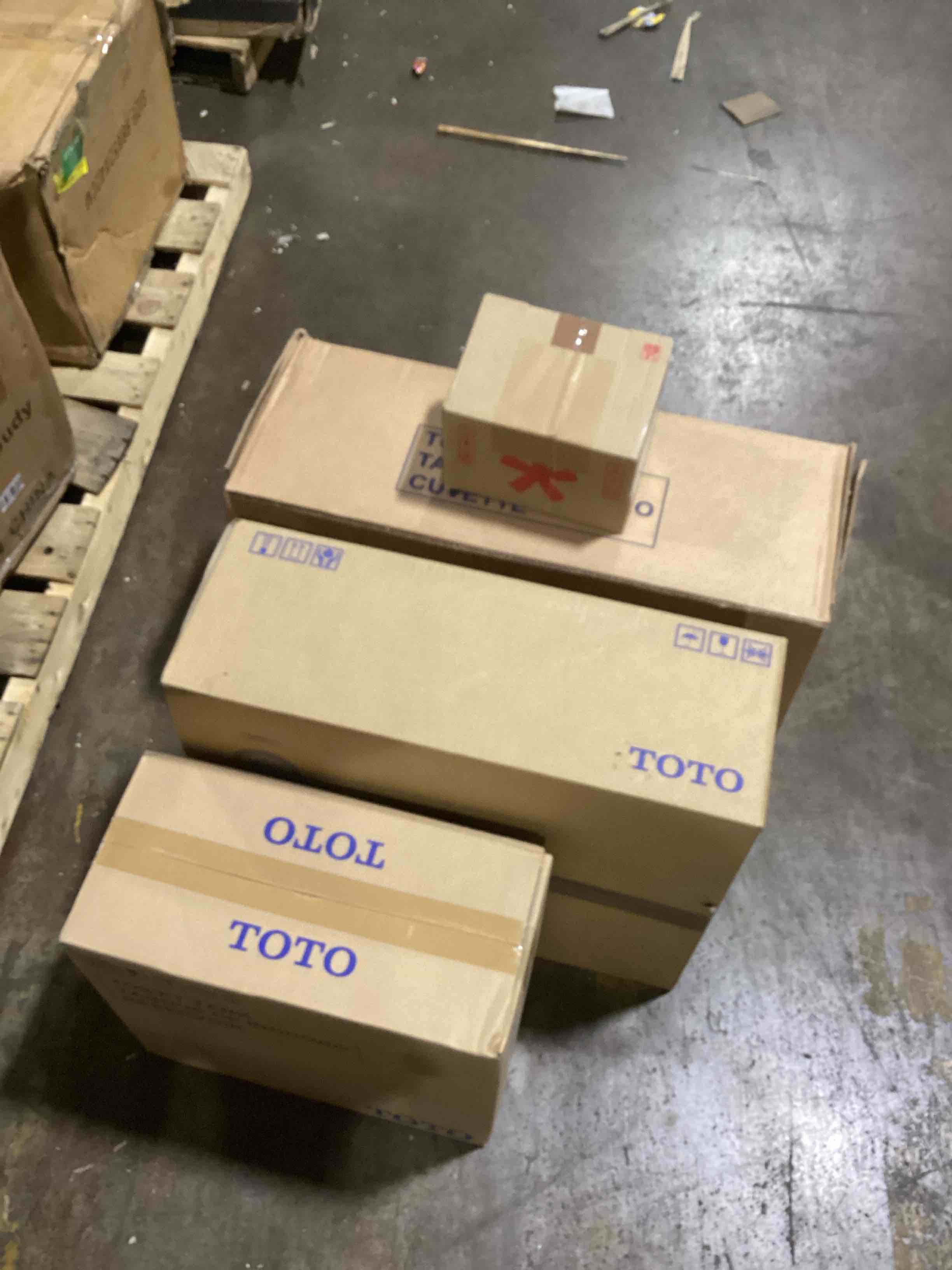 https://s3.amazonaws.com/lotting-images-prod/bidfta/PNK1406348_1735311640282.jpeg