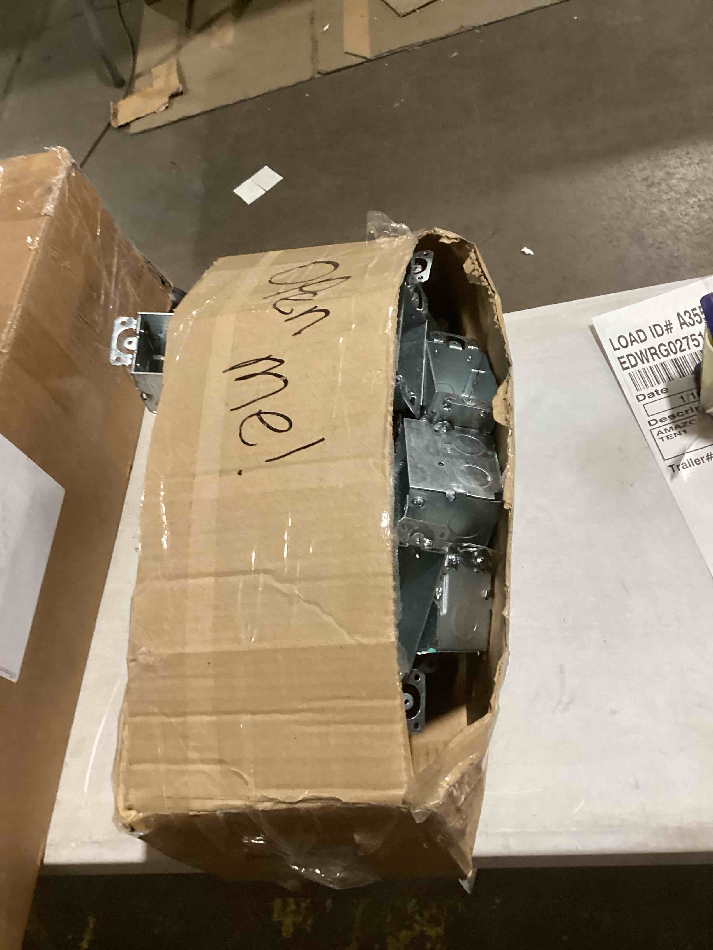 https://s3.amazonaws.com/lotting-images-prod/bidfta/PNK1407951_1737733250873.jpeg