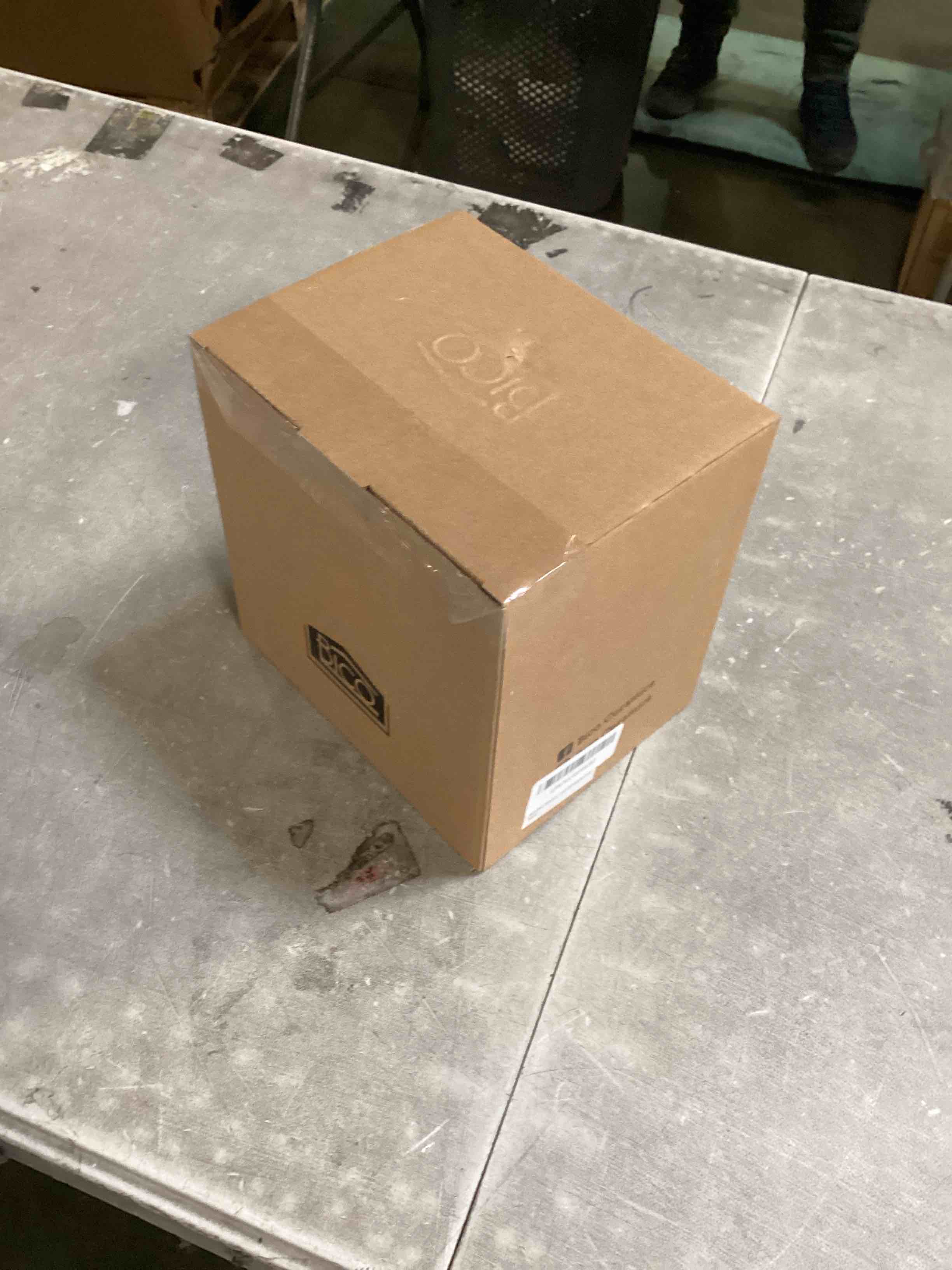 https://s3.amazonaws.com/lotting-images-prod/bidfta/PNK1437590_1737660527906.jpeg