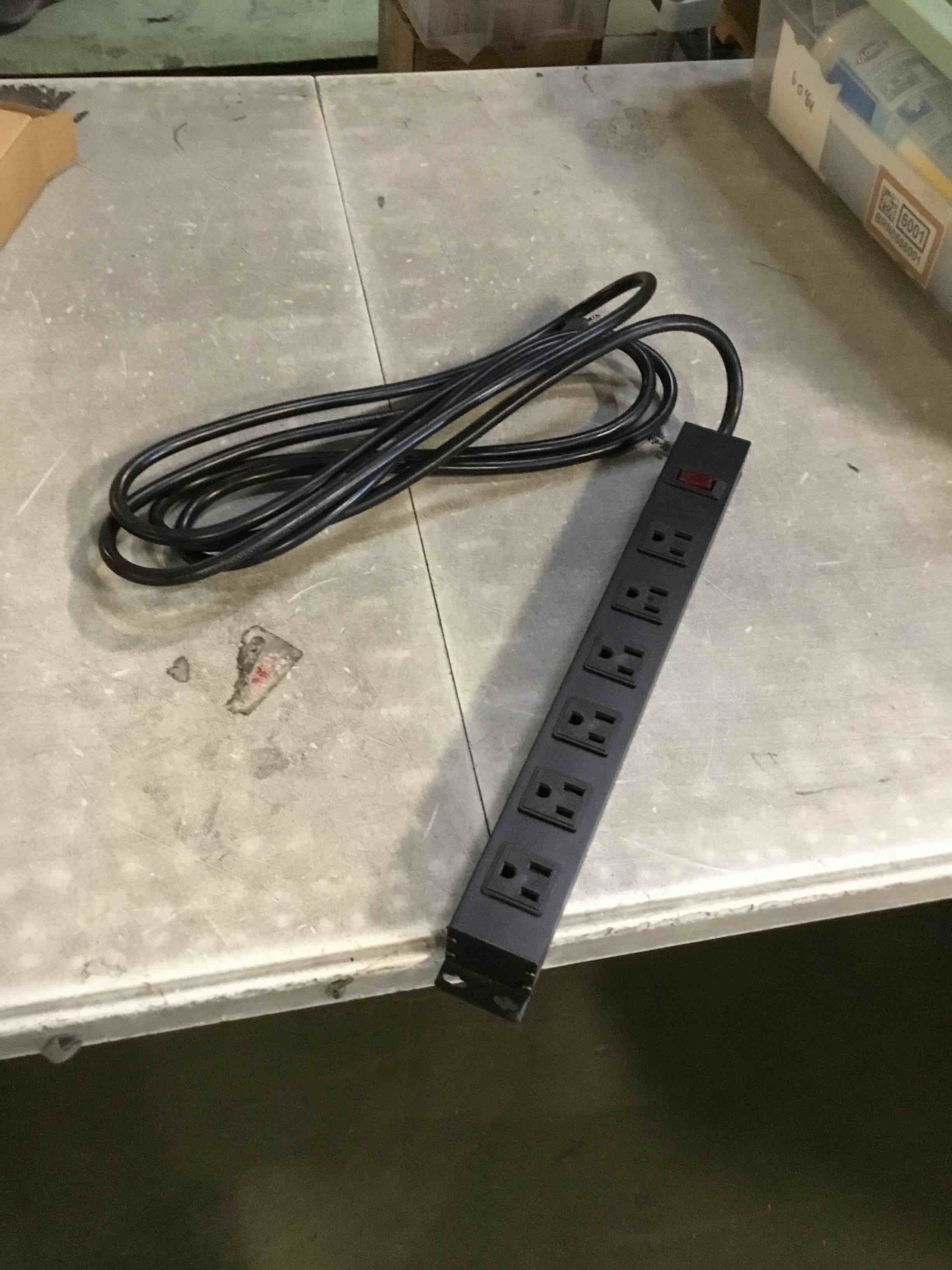 https://s3.amazonaws.com/lotting-images-prod/bidfta/PNK1437636_1737726817142.jpeg