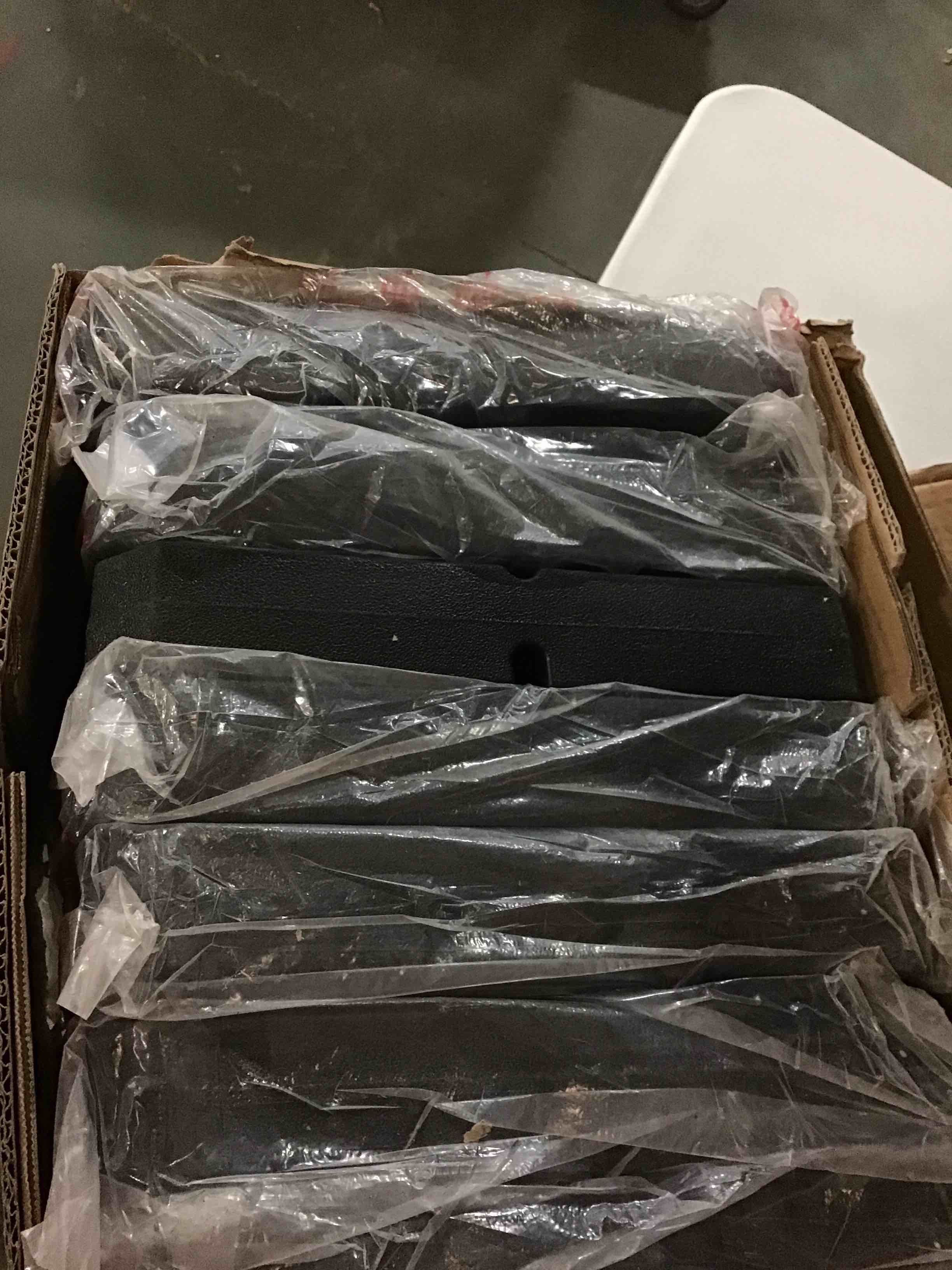 https://s3.amazonaws.com/lotting-images-prod/bidfta/PNK1441003_1735311583443.jpeg