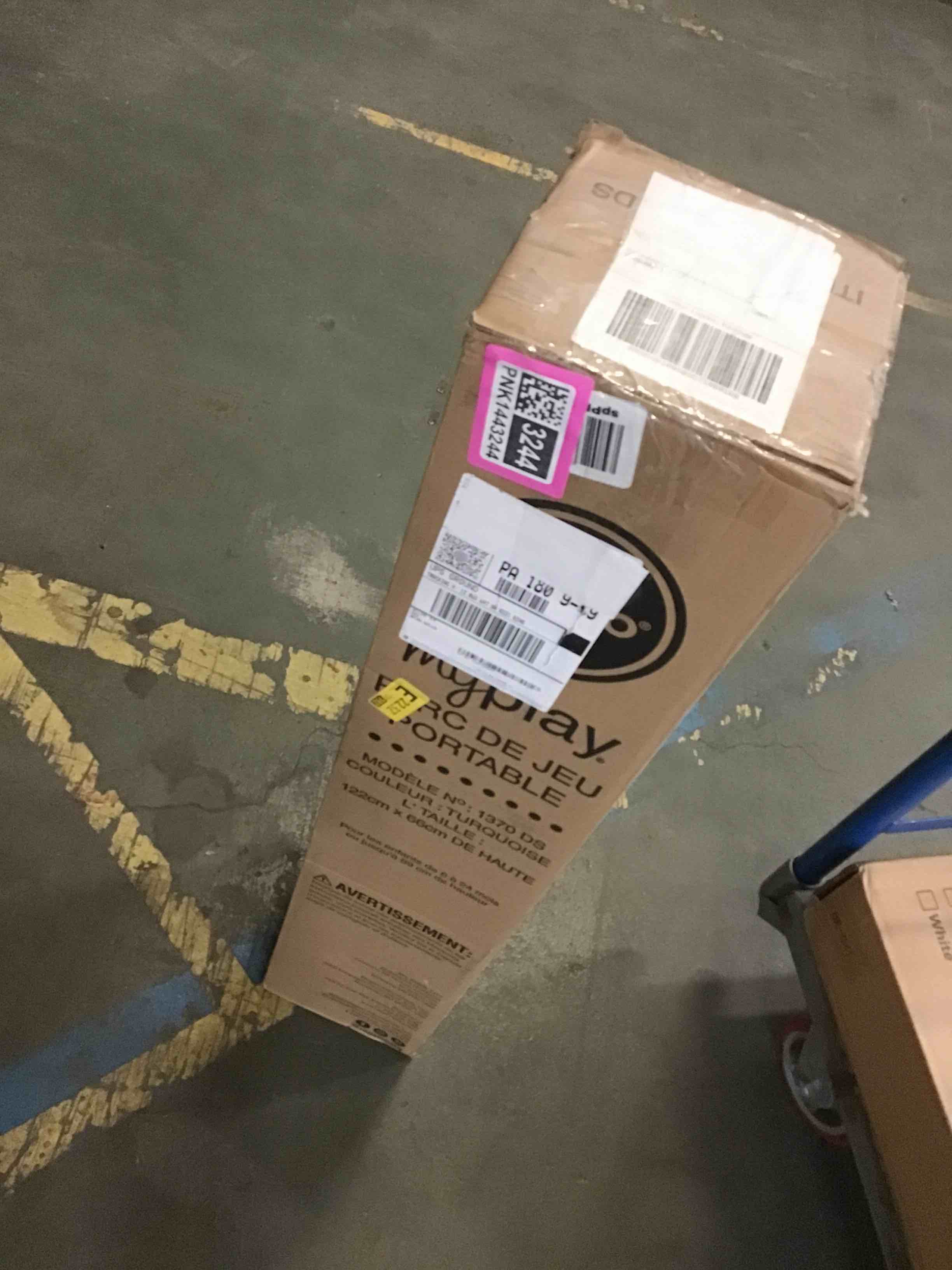 https://s3.amazonaws.com/lotting-images-prod/bidfta/PNK1443244_1746724884772.jpeg