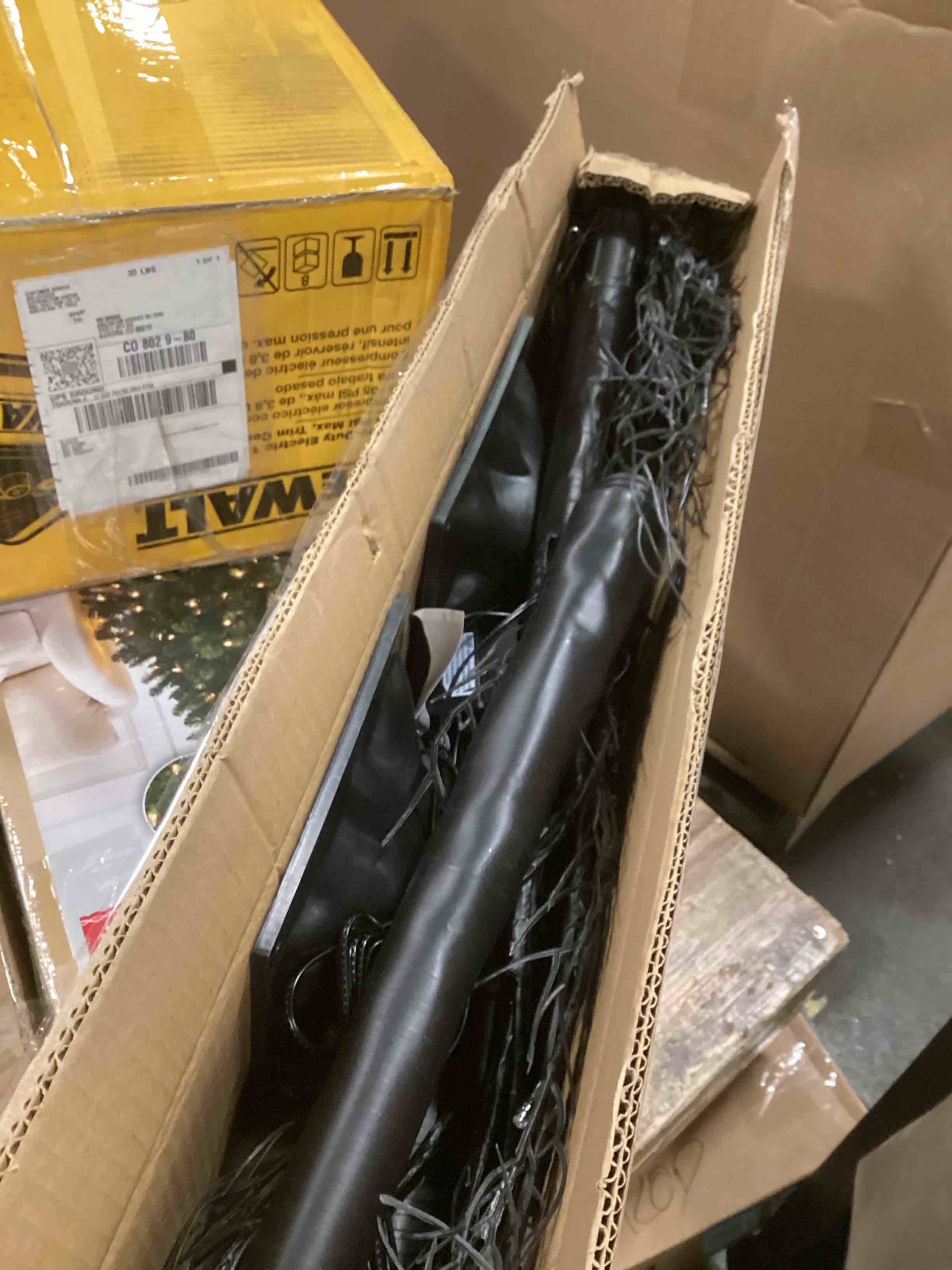 https://s3.amazonaws.com/lotting-images-prod/bidfta/PNK1444090_1734713604263.jpeg