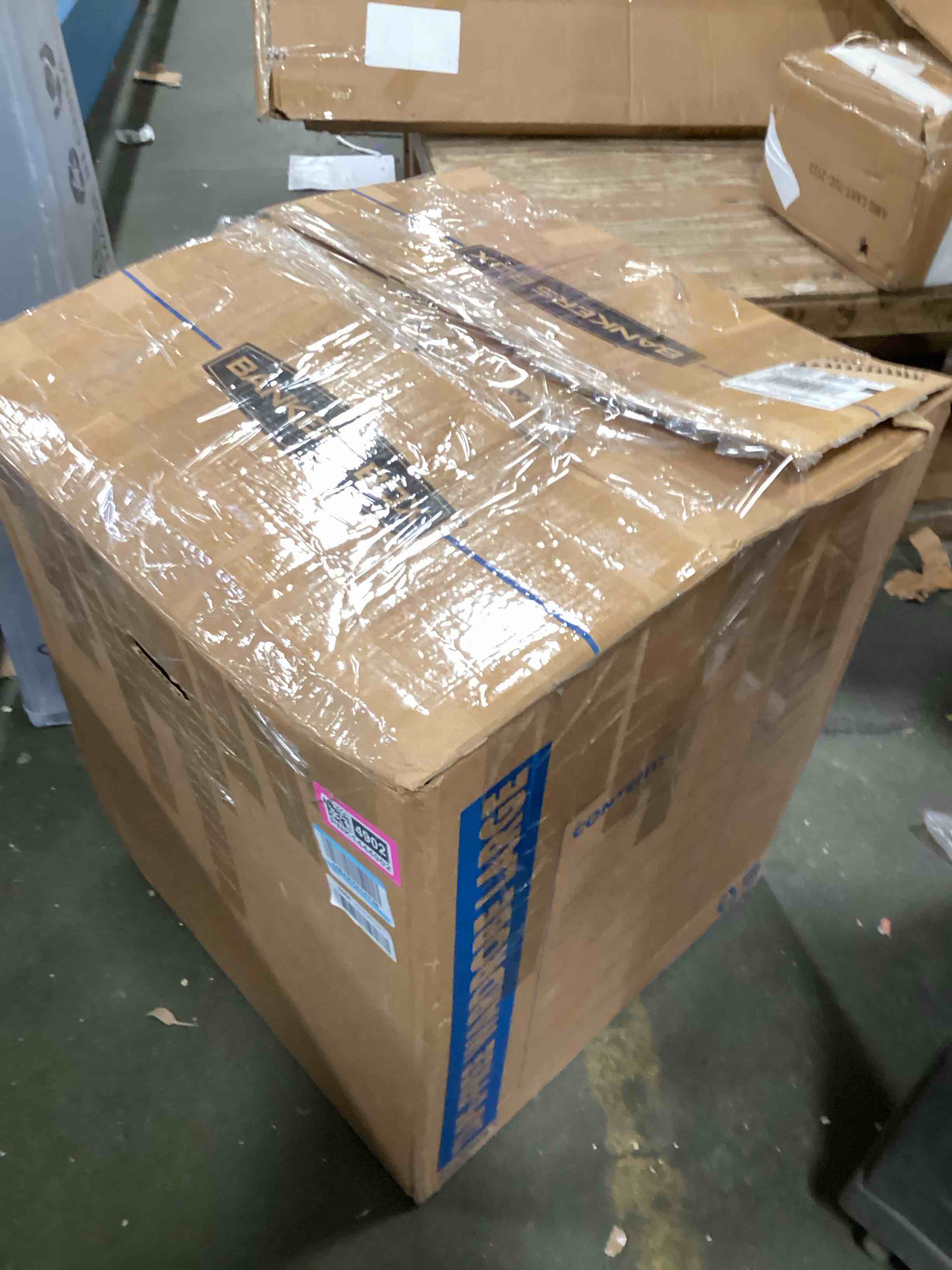 https://s3.amazonaws.com/lotting-images-prod/bidfta/PNK1444902_1735245378569.jpeg