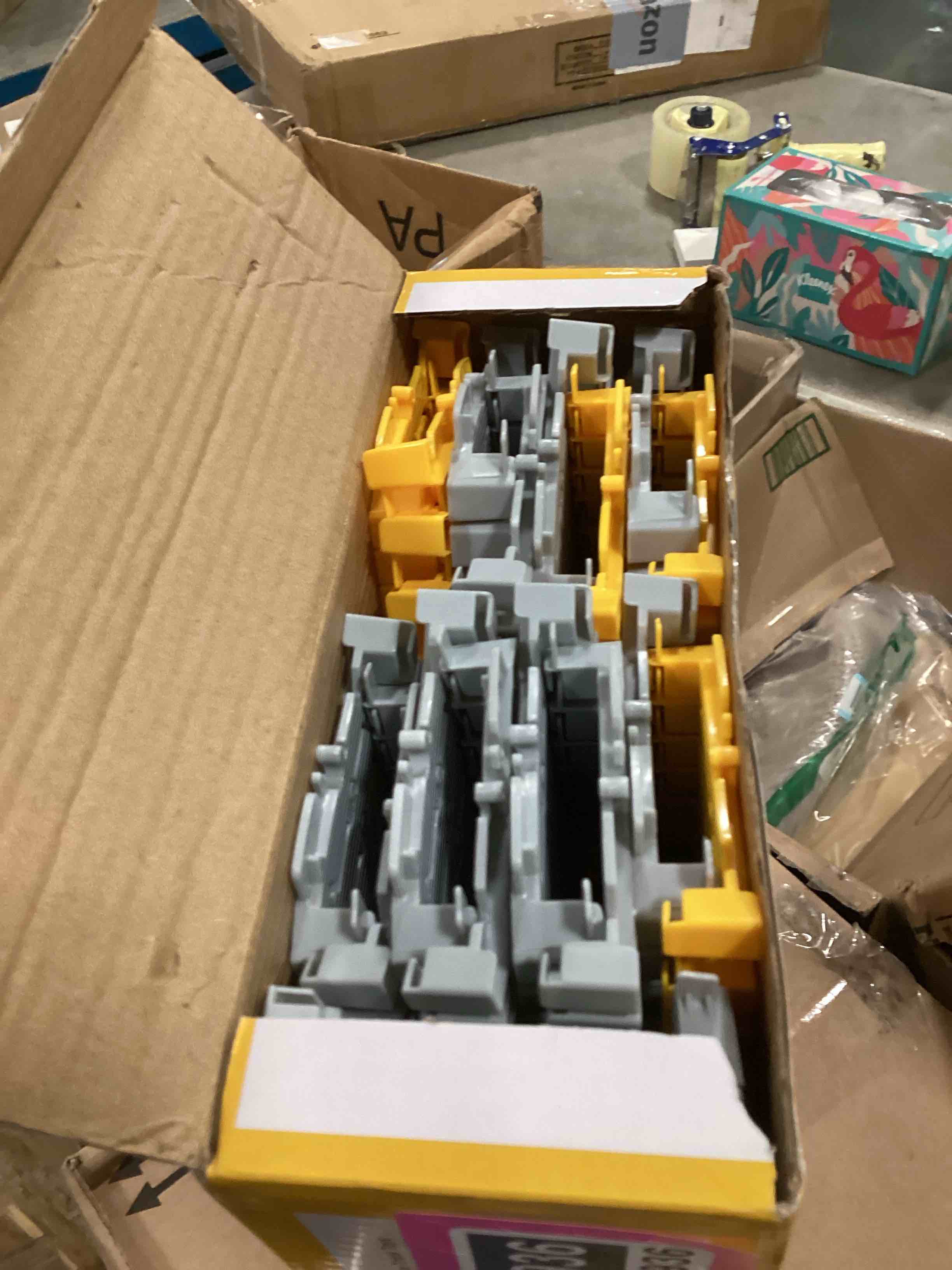 https://s3.amazonaws.com/lotting-images-prod/bidfta/PNK1444936_1735304823577.jpeg