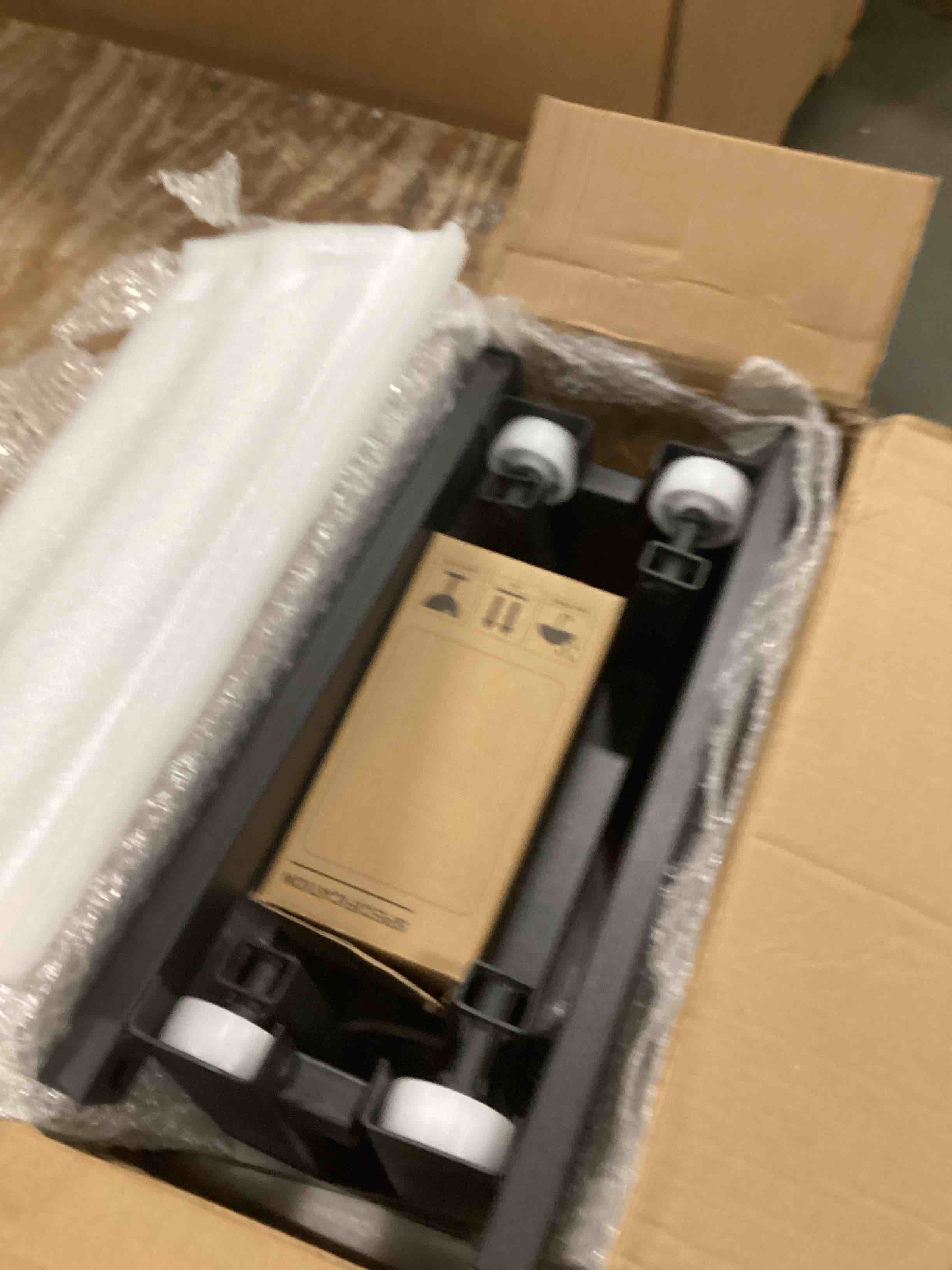 https://s3.amazonaws.com/lotting-images-prod/bidfta/PNK1445111_1735564030297.jpeg