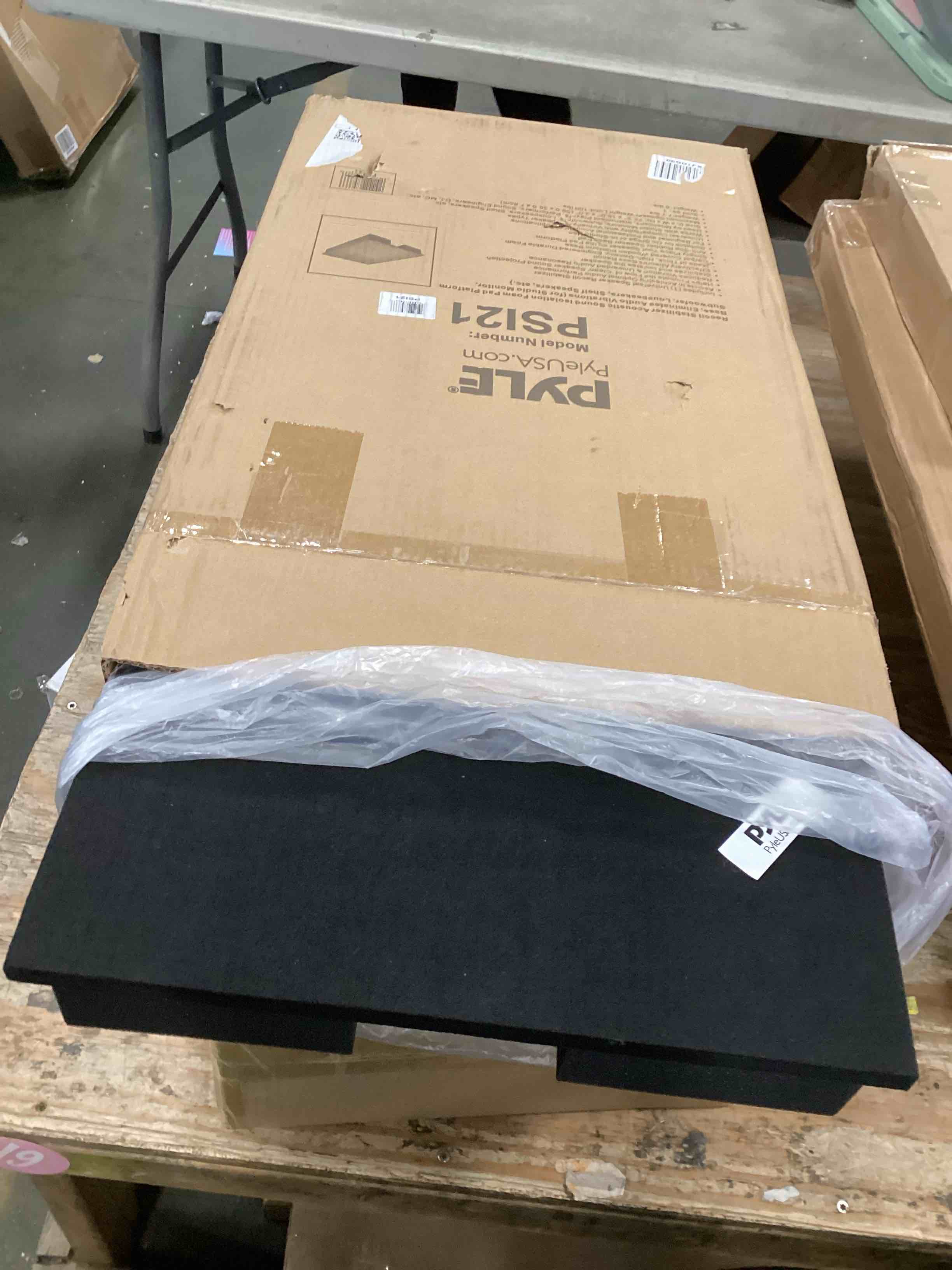 https://s3.amazonaws.com/lotting-images-prod/bidfta/PNK1445188_1735575337315.jpeg