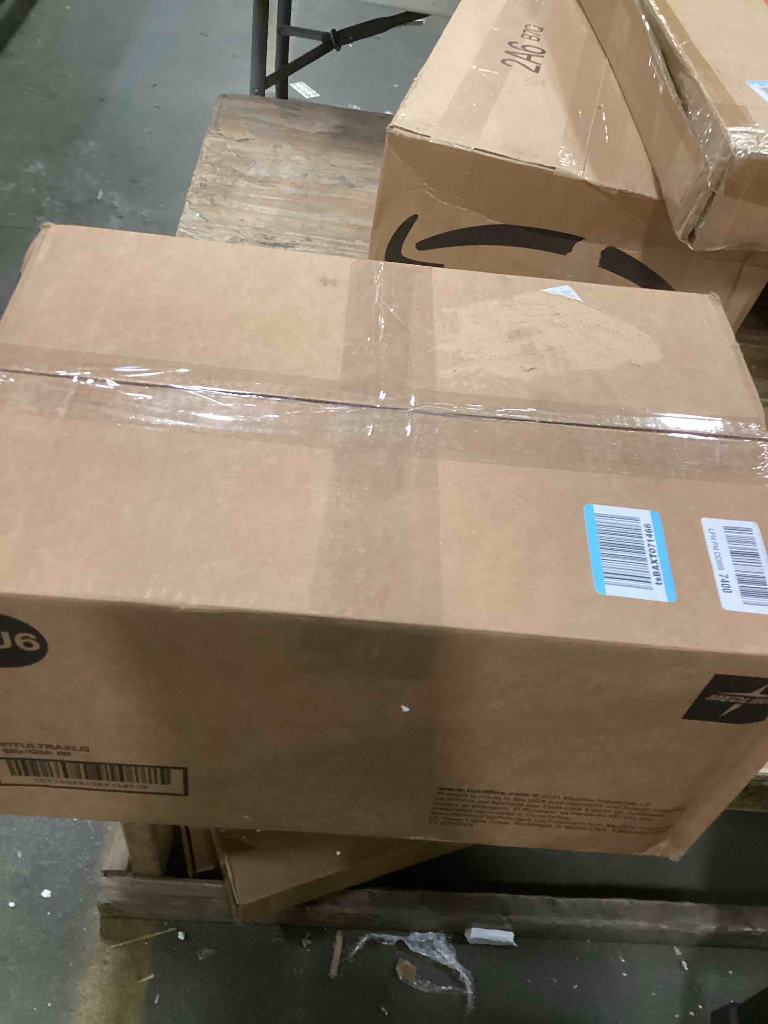 https://s3.amazonaws.com/lotting-images-prod/bidfta/PNK1445693_1736255485222.jpeg