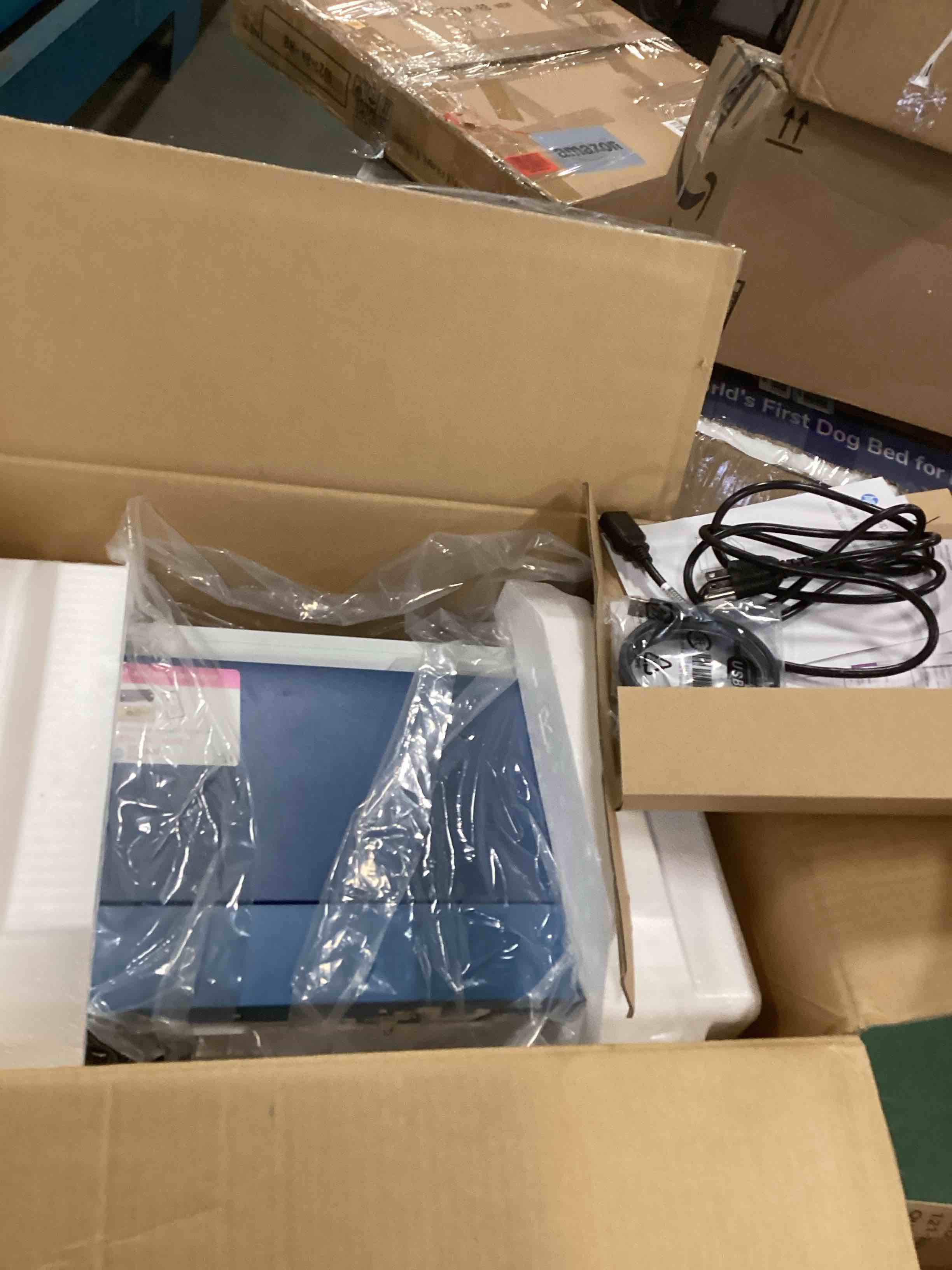 https://s3.amazonaws.com/lotting-images-prod/bidfta/PNK1445715_1736259035178.jpeg