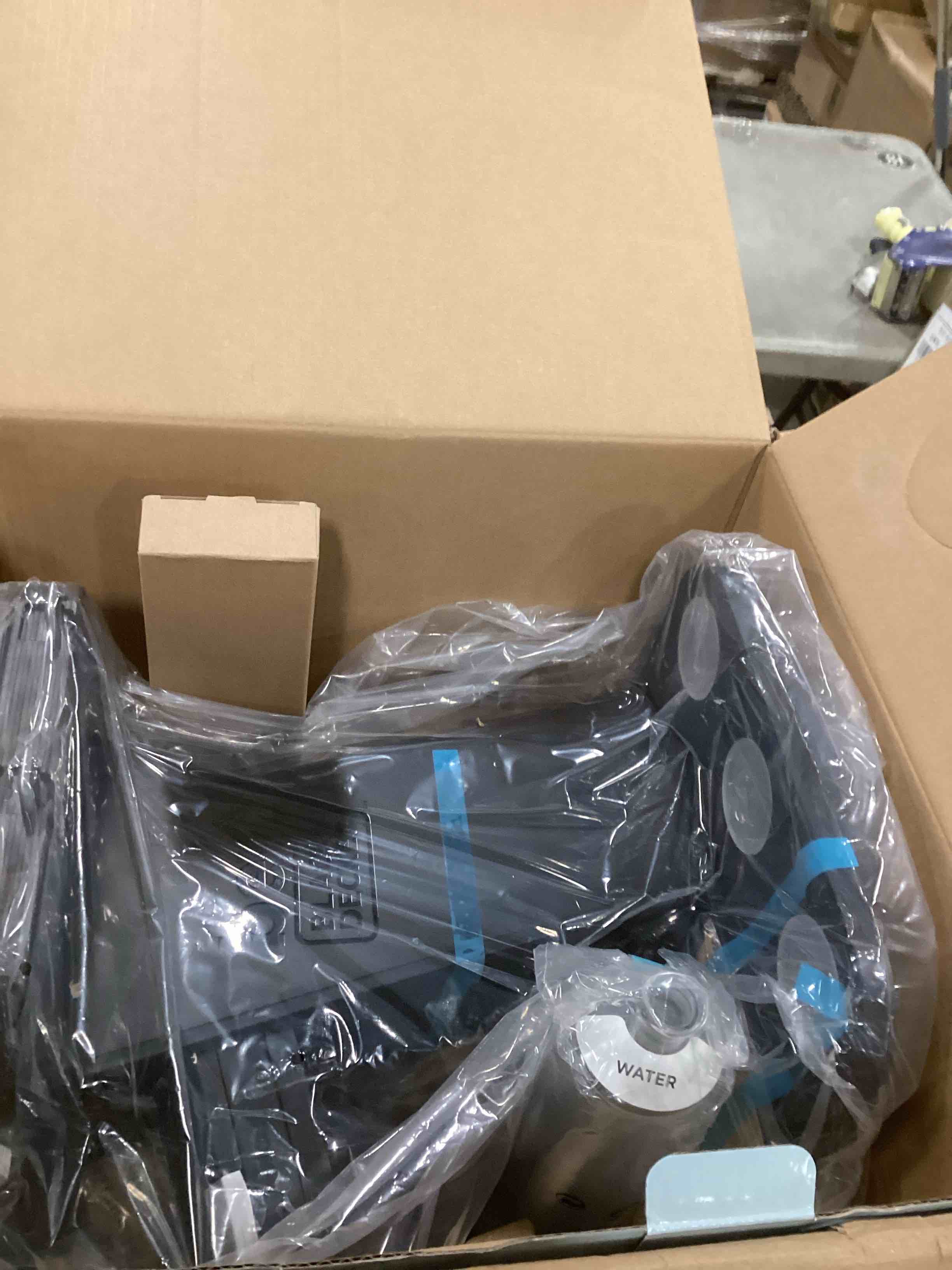 https://s3.amazonaws.com/lotting-images-prod/bidfta/PNK1446102_1736425065448.jpeg