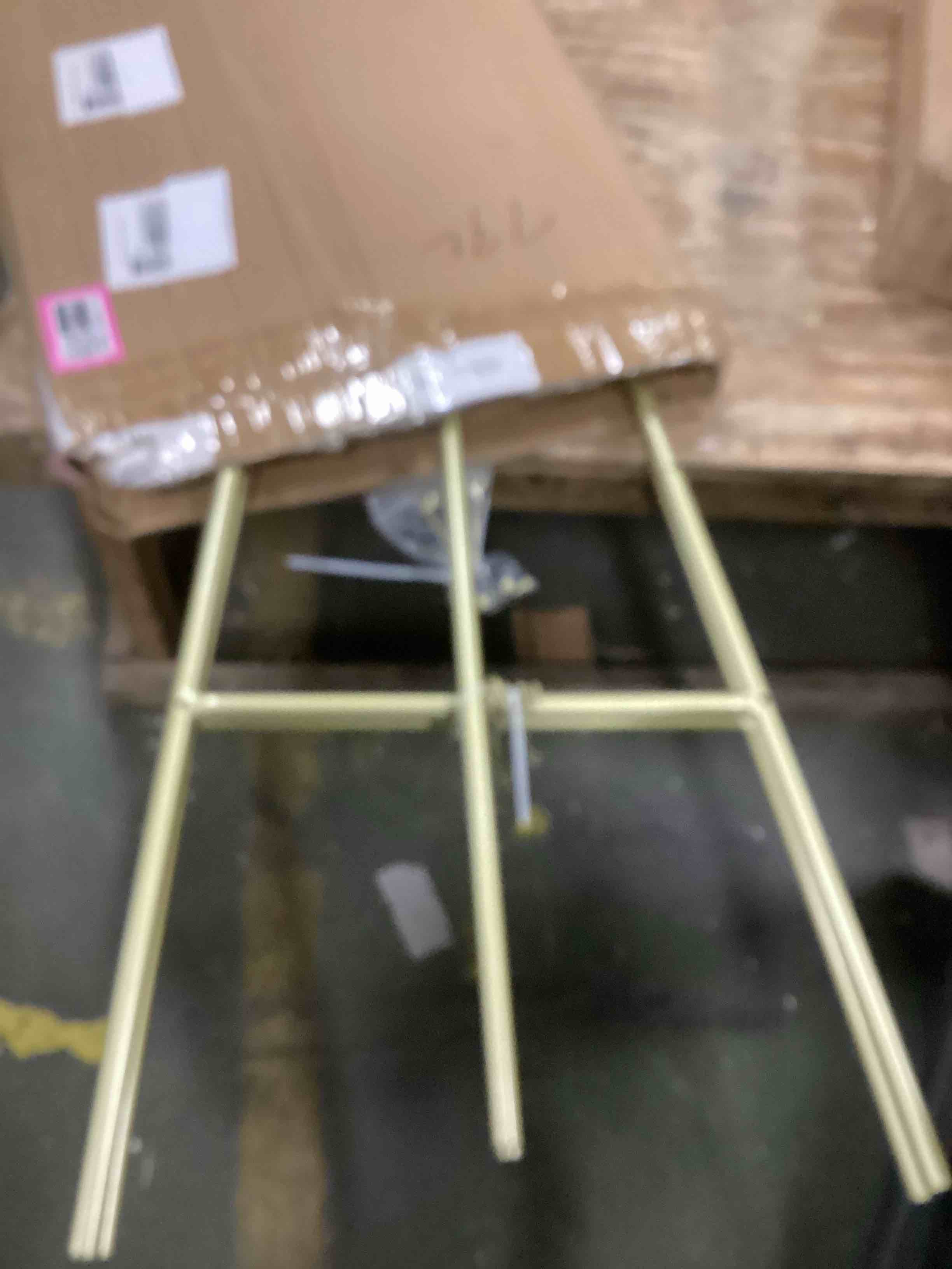 https://s3.amazonaws.com/lotting-images-prod/bidfta/PNK1446116_1736427157861.jpeg