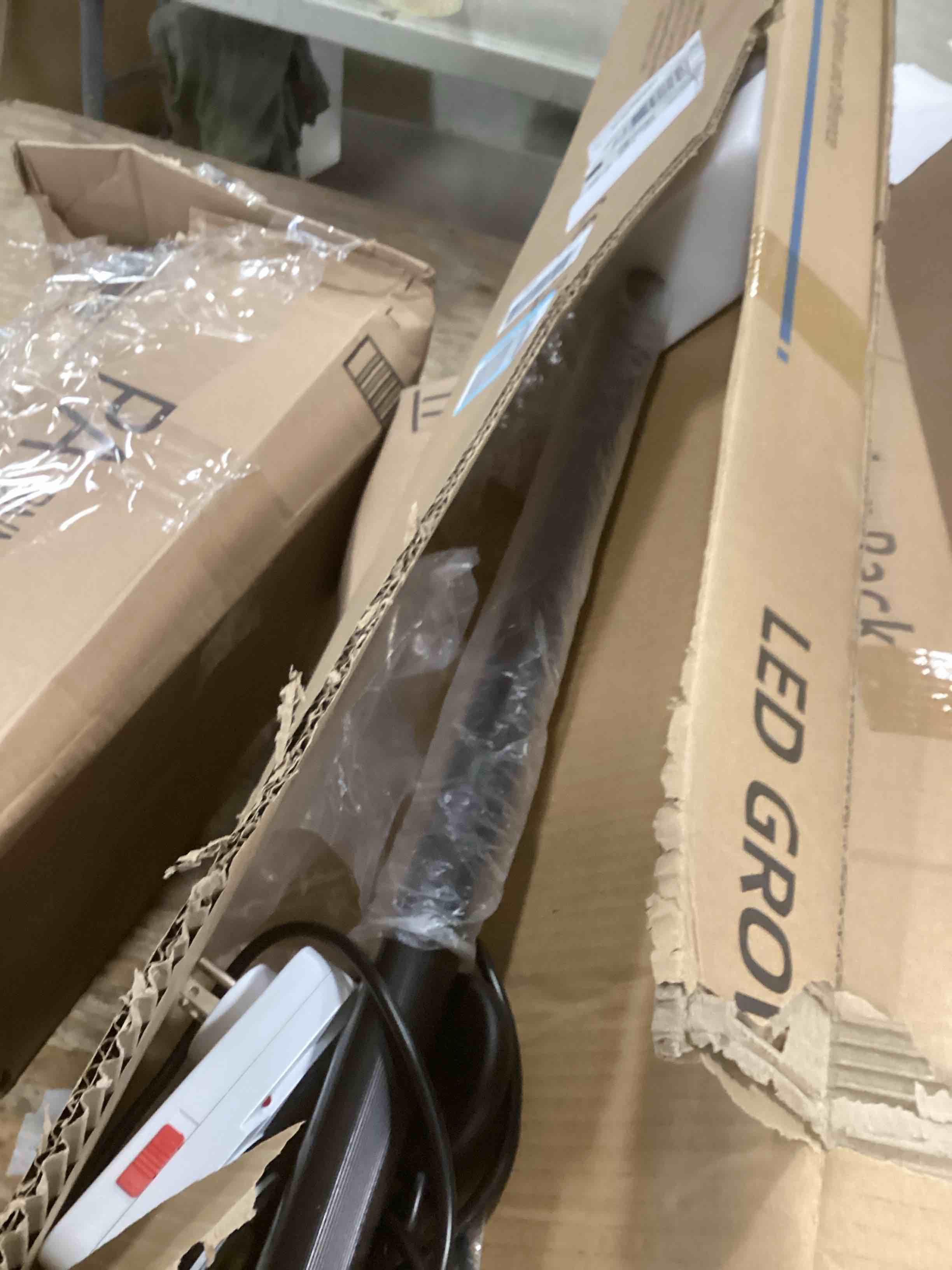 https://s3.amazonaws.com/lotting-images-prod/bidfta/PNK1446858_1736870145188.jpeg
