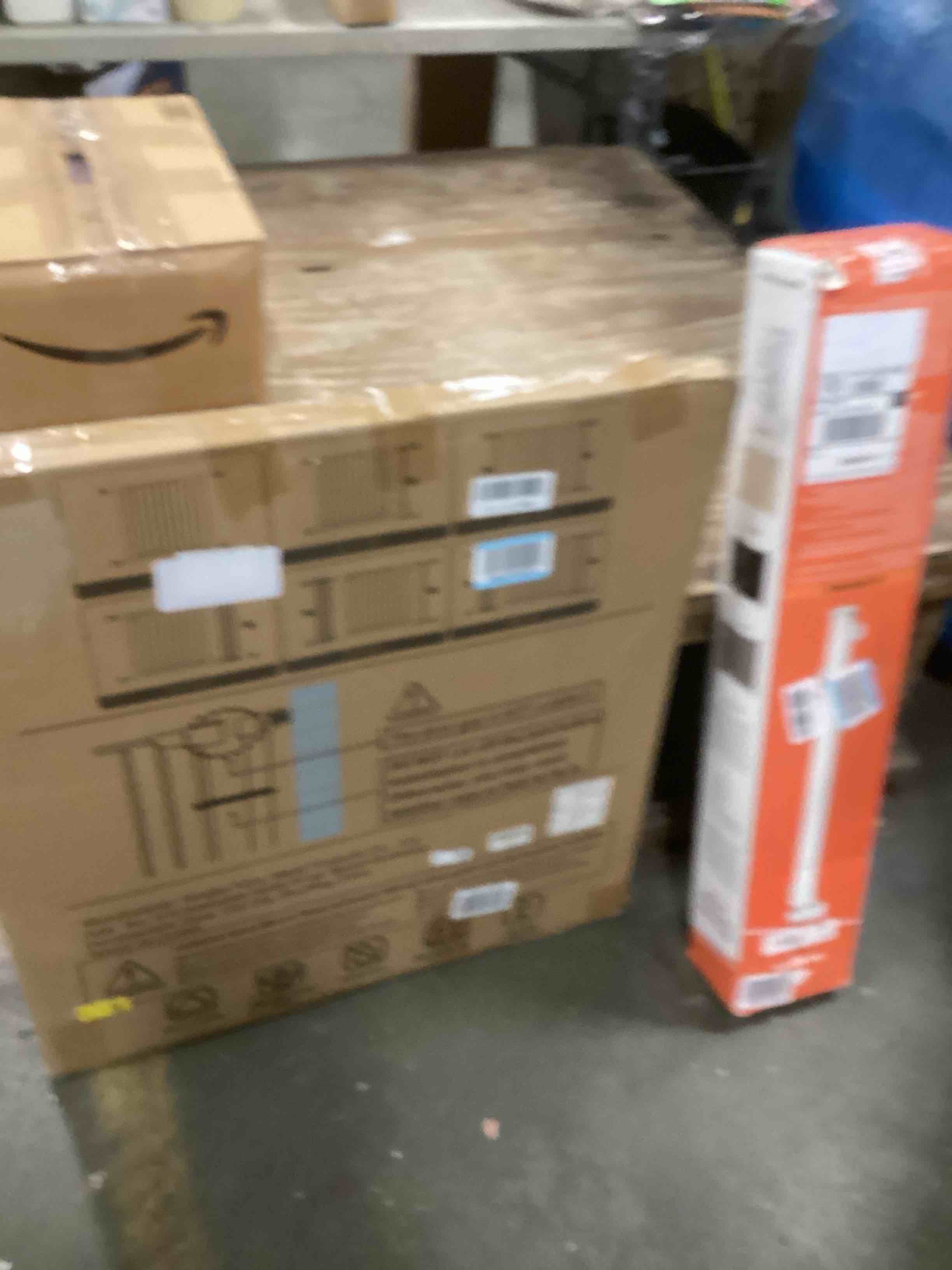 https://s3.amazonaws.com/lotting-images-prod/bidfta/PNK1446913_1736882177841.jpeg