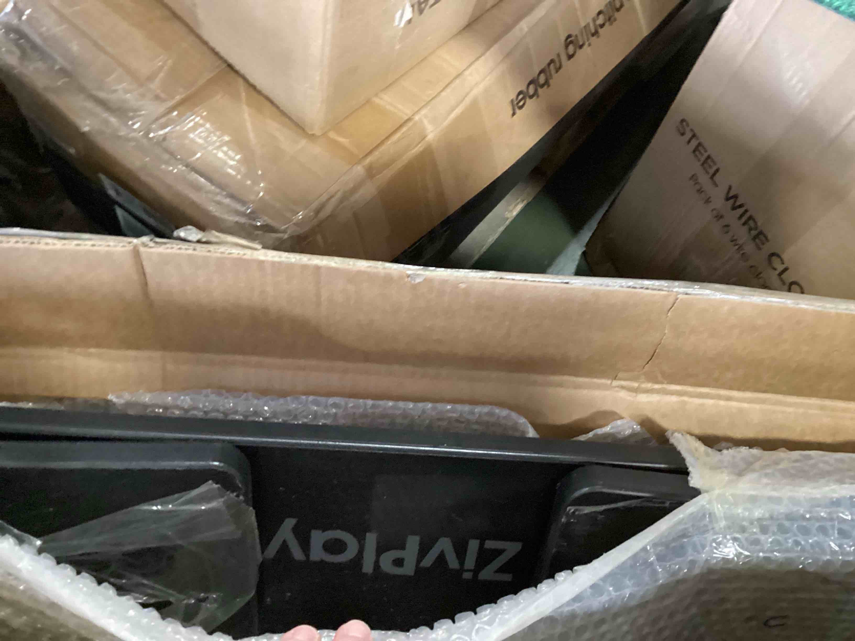 https://s3.amazonaws.com/lotting-images-prod/bidfta/PNK1450357_1735065649512.jpeg
