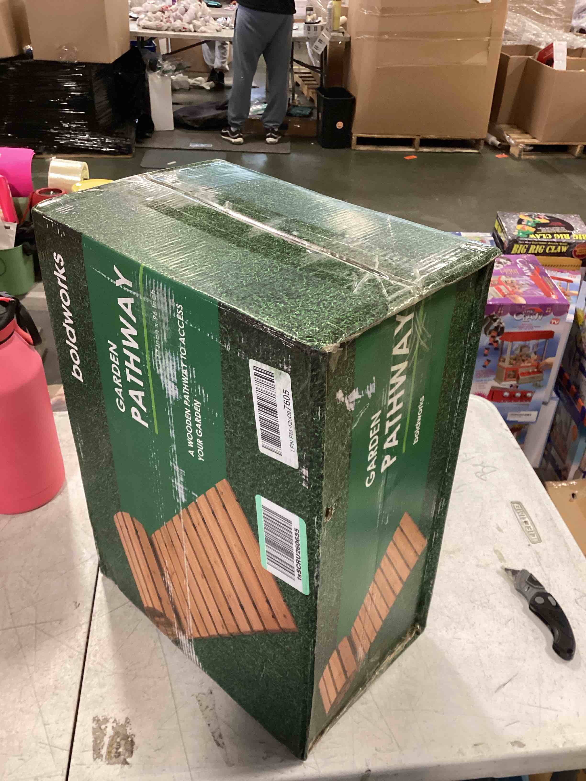 https://s3.amazonaws.com/lotting-images-prod/bidfta/PNK1450380_1735073359679.jpeg