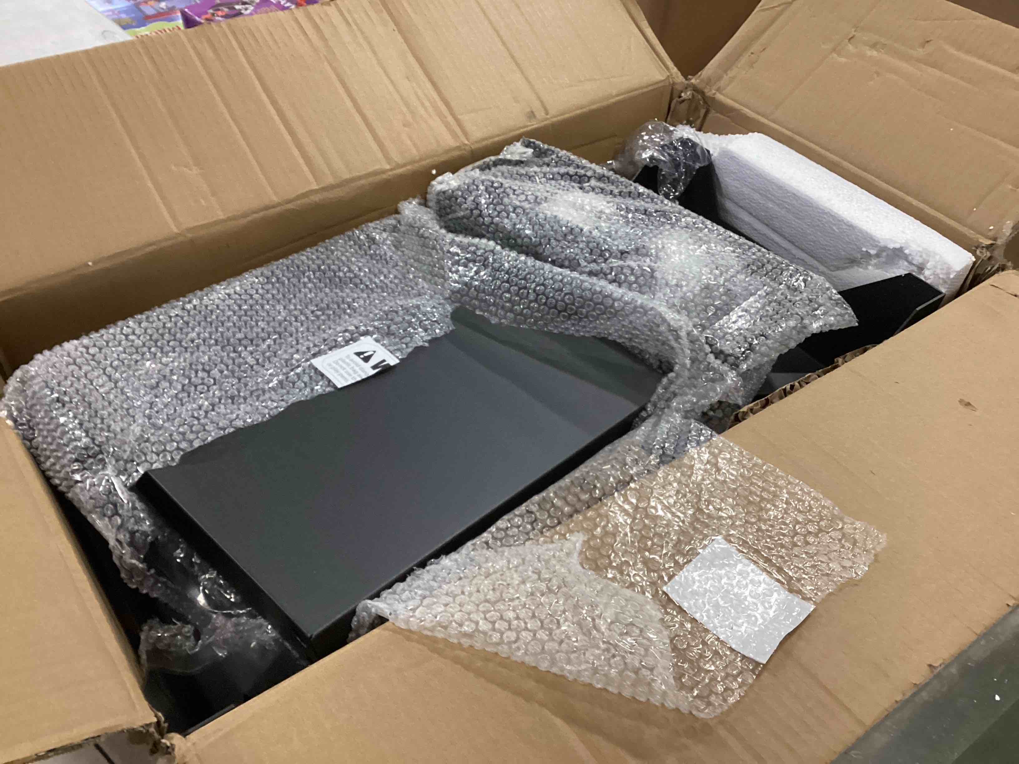 https://s3.amazonaws.com/lotting-images-prod/bidfta/PNK1450384_1735073527460.jpeg
