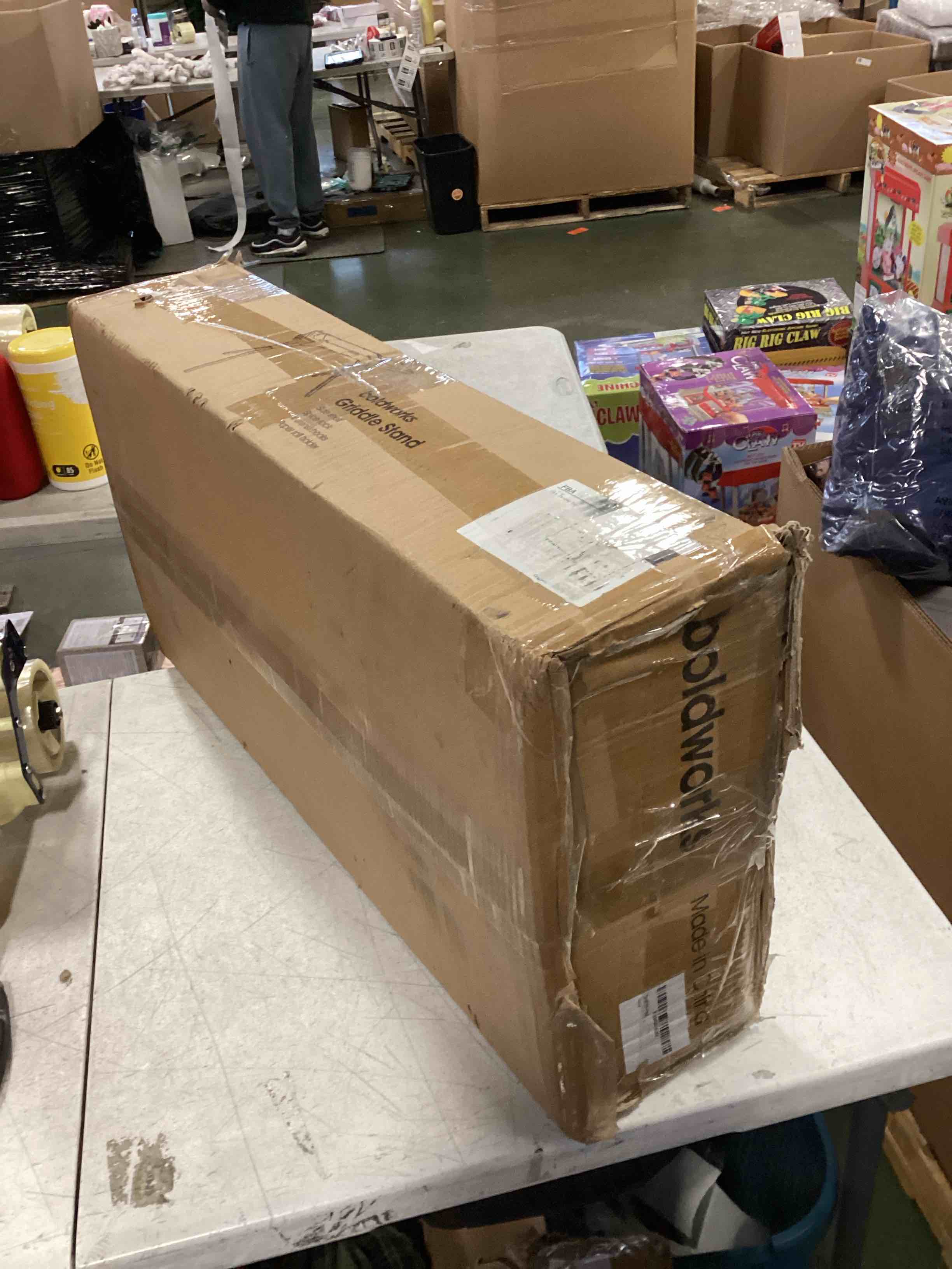 https://s3.amazonaws.com/lotting-images-prod/bidfta/PNK1450384_1735073605218.jpeg