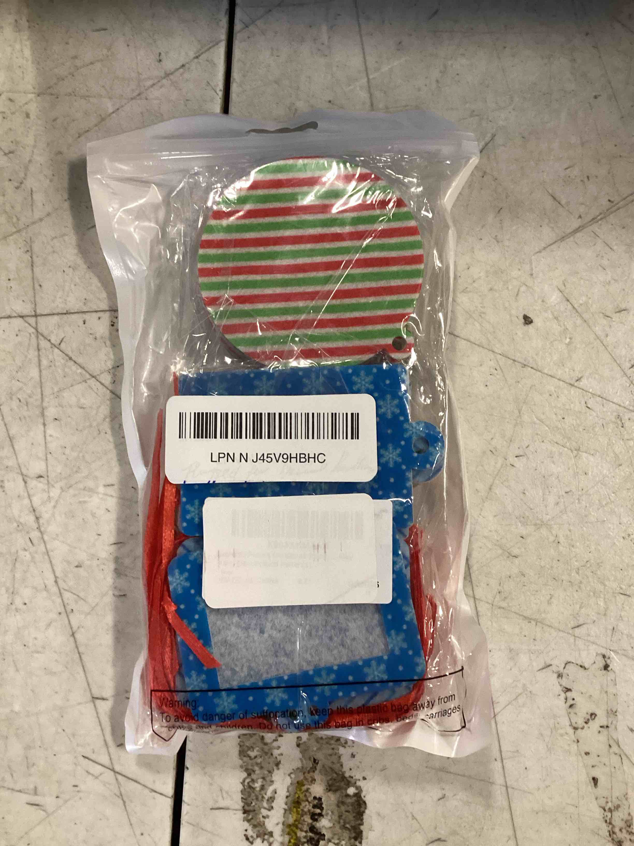 VARIETY OF DIFFERENT CHRISTMAS LABLES