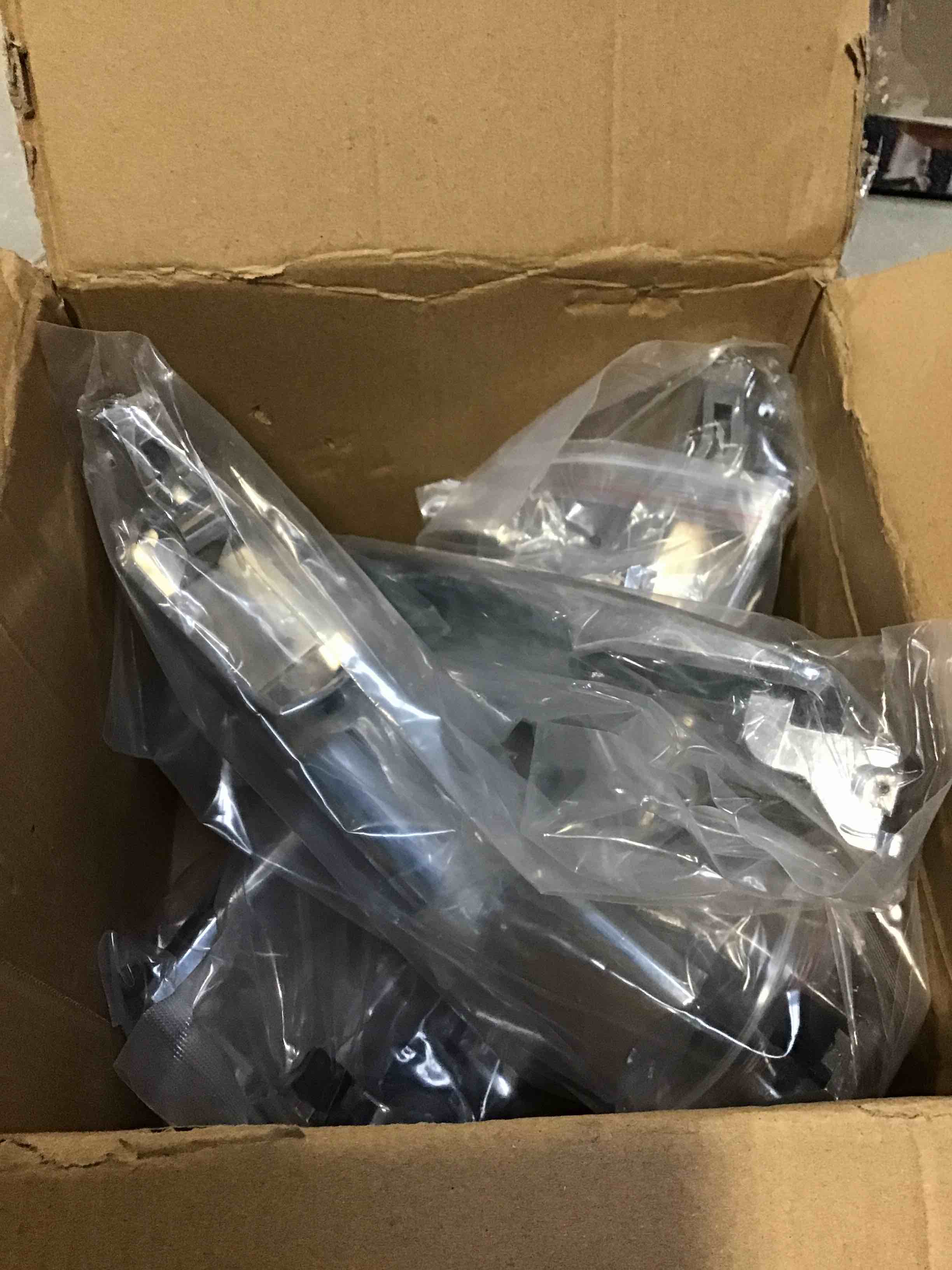 https://s3.amazonaws.com/lotting-images-prod/bidfta/PNK1455485_1737663749952.jpeg