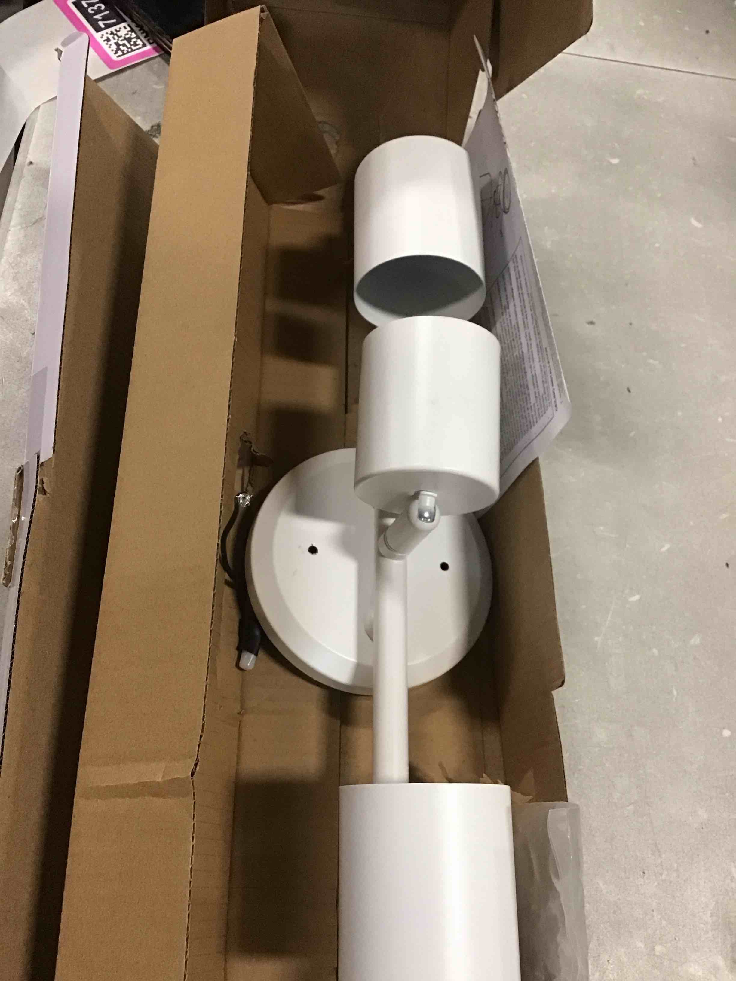 https://s3.amazonaws.com/lotting-images-prod/bidfta/PNK1457137_1733768736373.jpeg