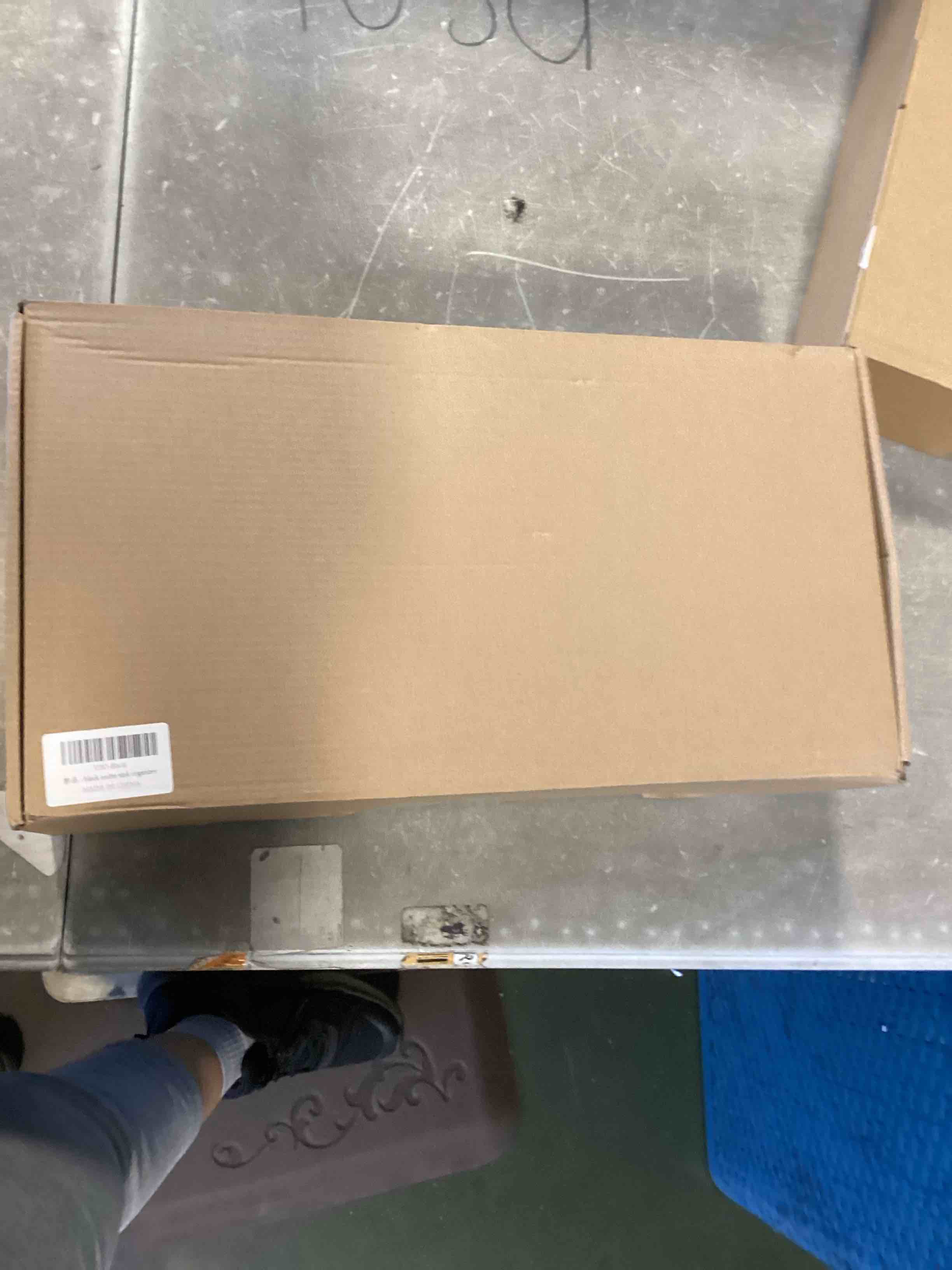 https://s3.amazonaws.com/lotting-images-prod/bidfta/PNK1460498_1732637173678.jpeg