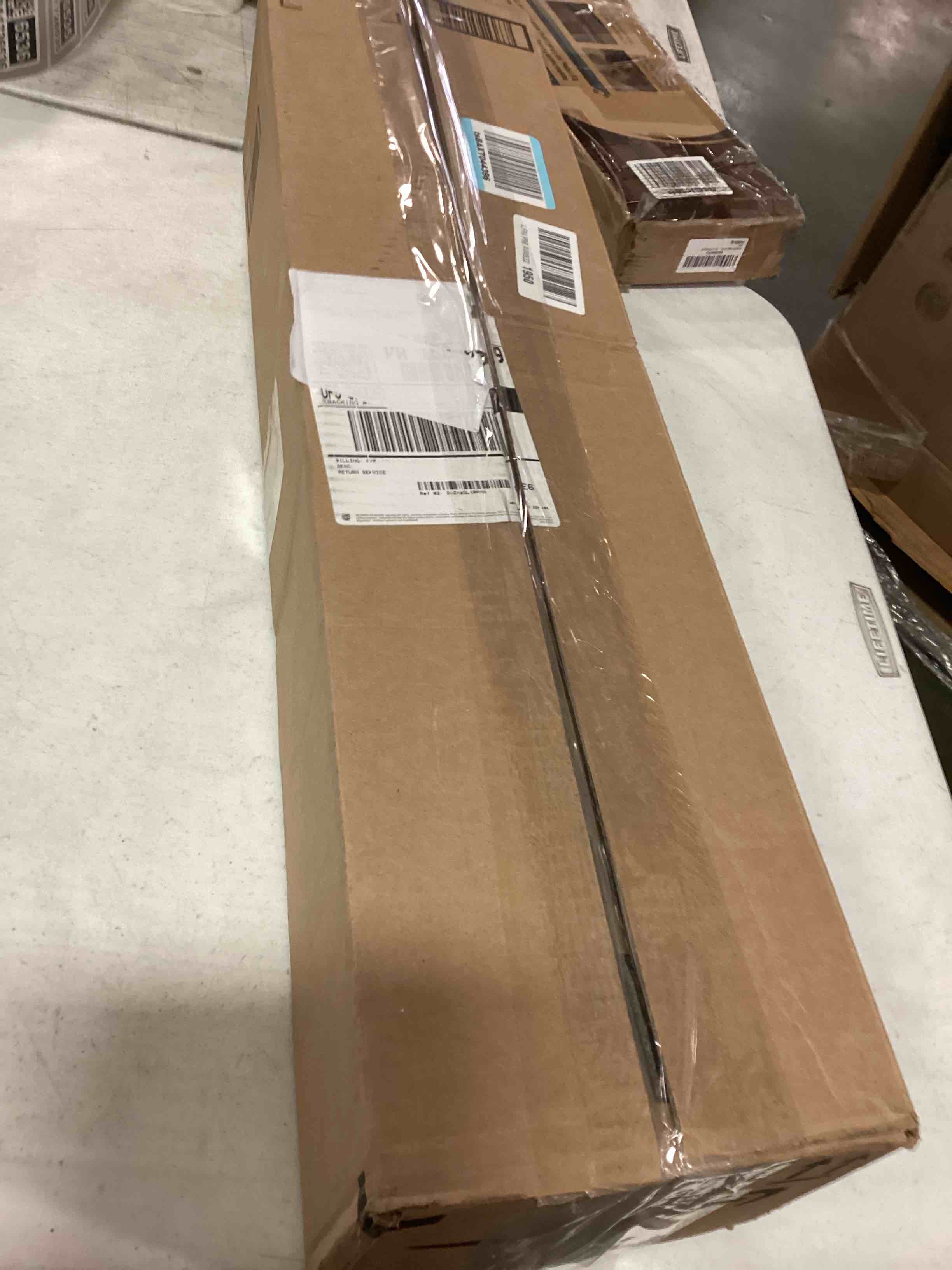 https://s3.amazonaws.com/lotting-images-prod/bidfta/PNK1460724_1732721733713.jpeg