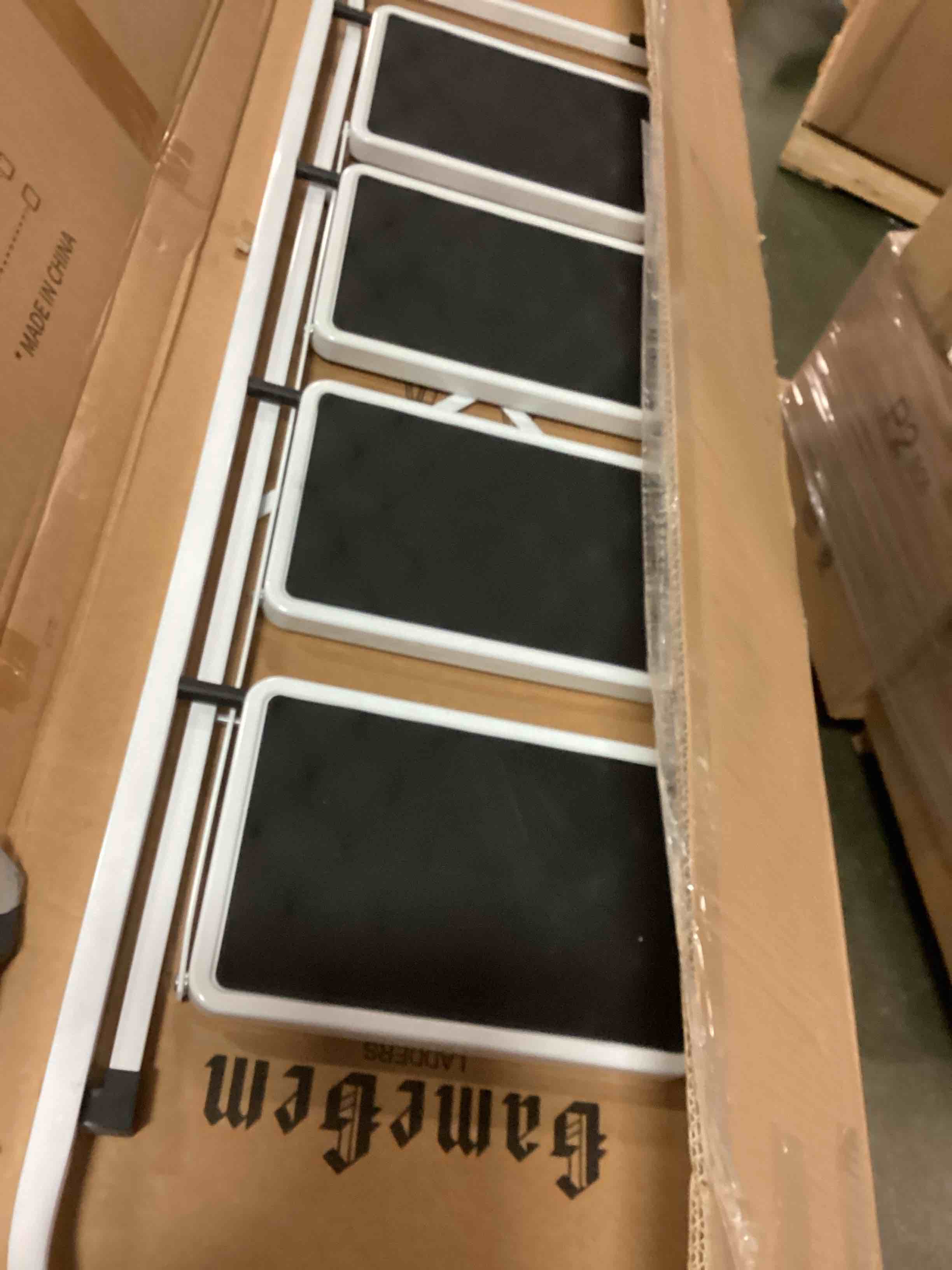 https://s3.amazonaws.com/lotting-images-prod/bidfta/PNK1460801_1732737432845.jpeg