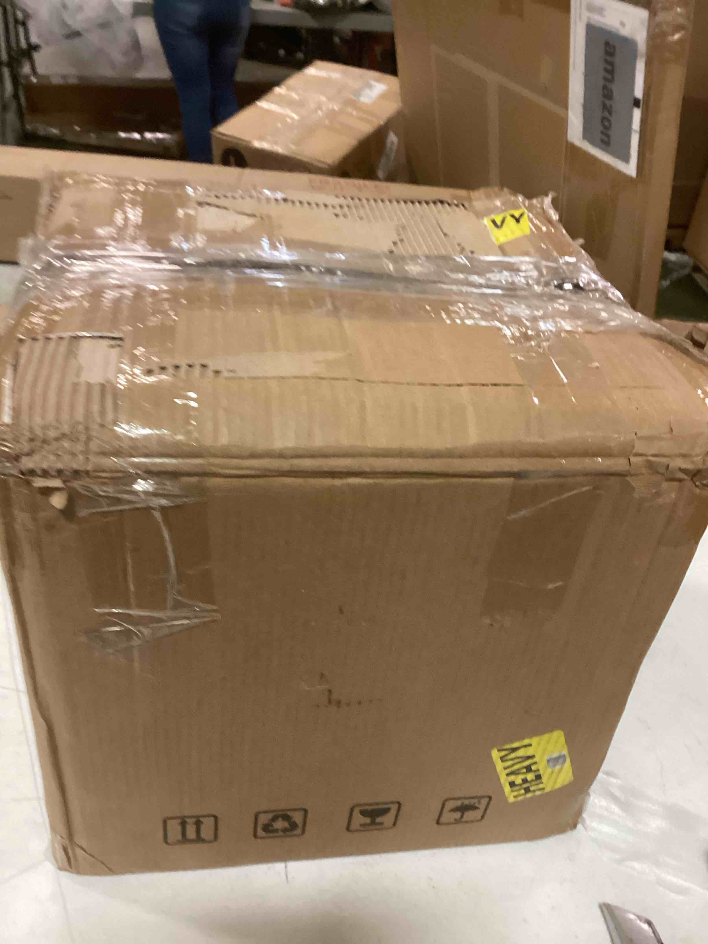 https://s3.amazonaws.com/lotting-images-prod/bidfta/PNK1460852_1732889808317.jpeg